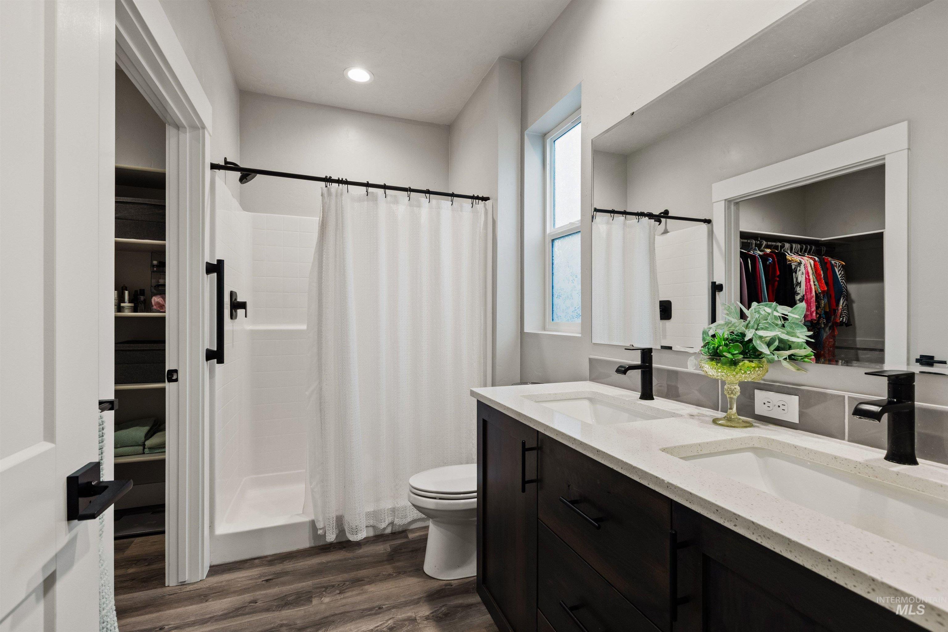 34 N Sagehen Lane, Nampa, Idaho 83651, 2 Bedrooms, 2 Bathrooms, Residential For Sale, Price $330,000,MLS 98974449