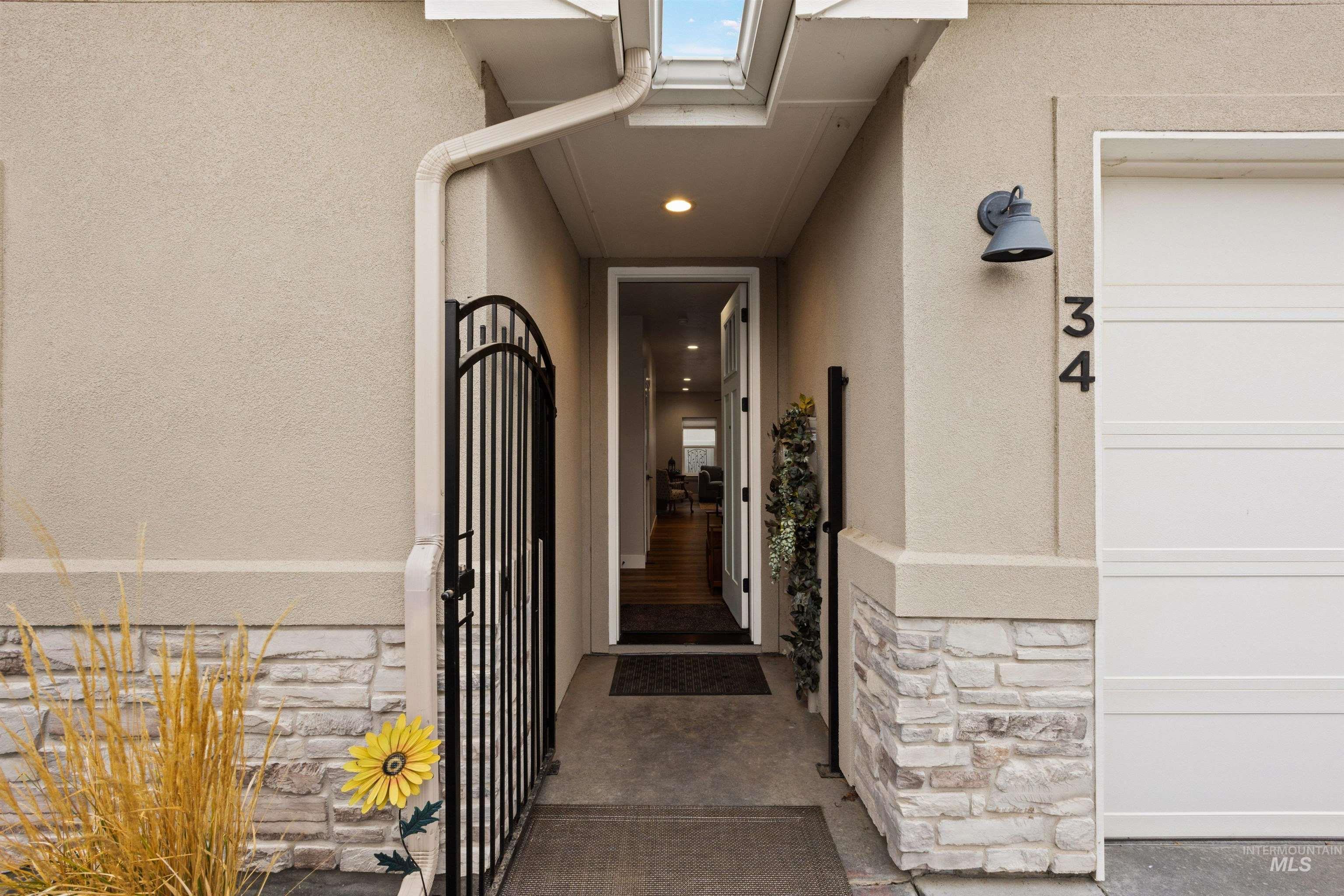 34 N Sagehen Lane, Nampa, Idaho 83651, 2 Bedrooms, 2 Bathrooms, Residential For Sale, Price $330,000,MLS 98974449