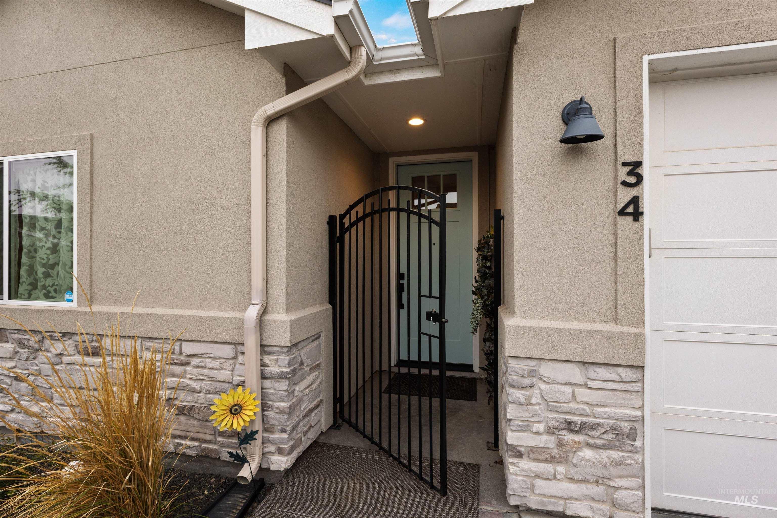 34 N Sagehen Lane, Nampa, Idaho 83651, 2 Bedrooms, 2 Bathrooms, Residential For Sale, Price $330,000,MLS 98974449