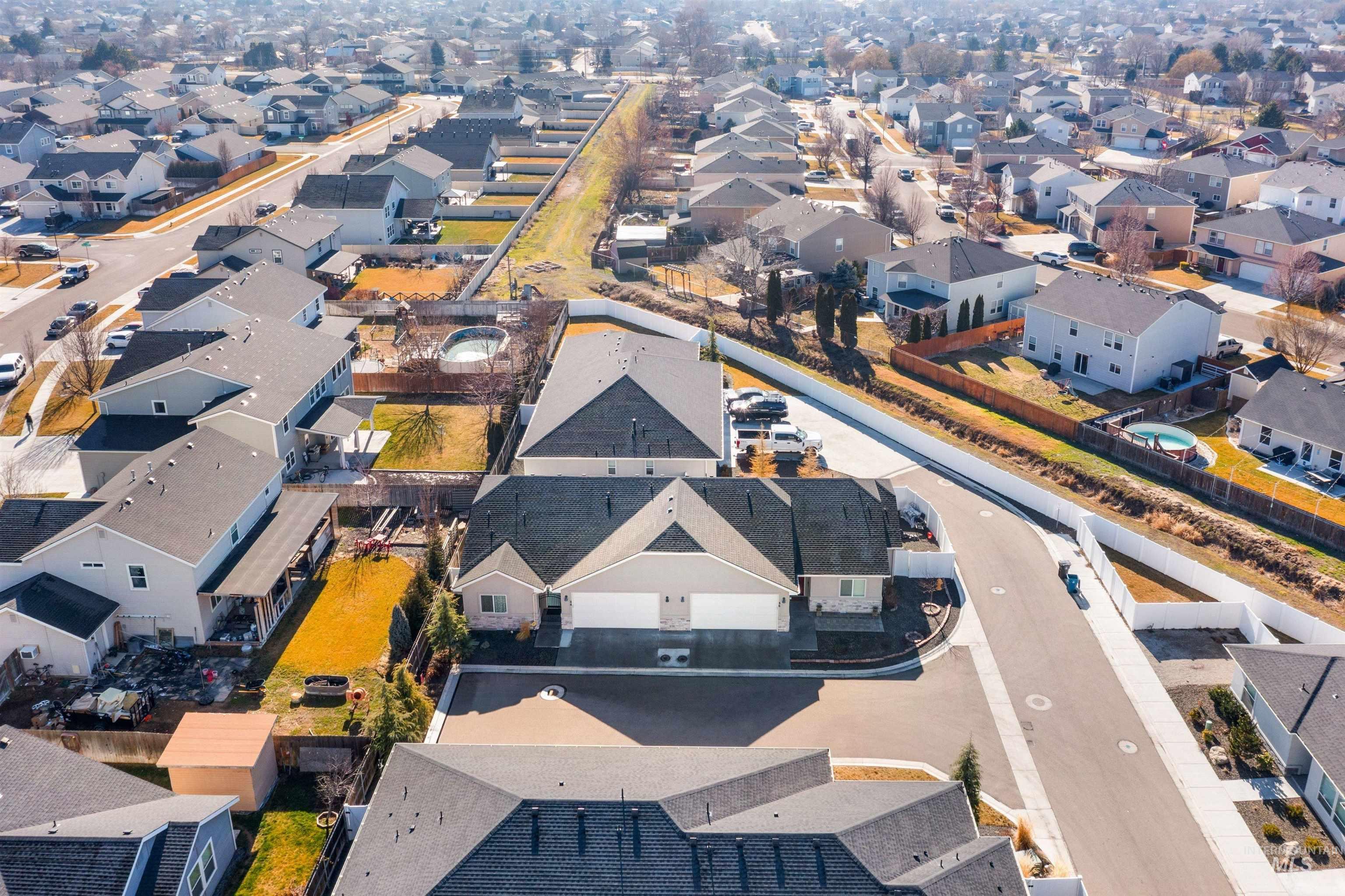 34 N Sagehen Lane, Nampa, Idaho 83651, 2 Bedrooms, 2 Bathrooms, Residential For Sale, Price $330,000,MLS 98974449