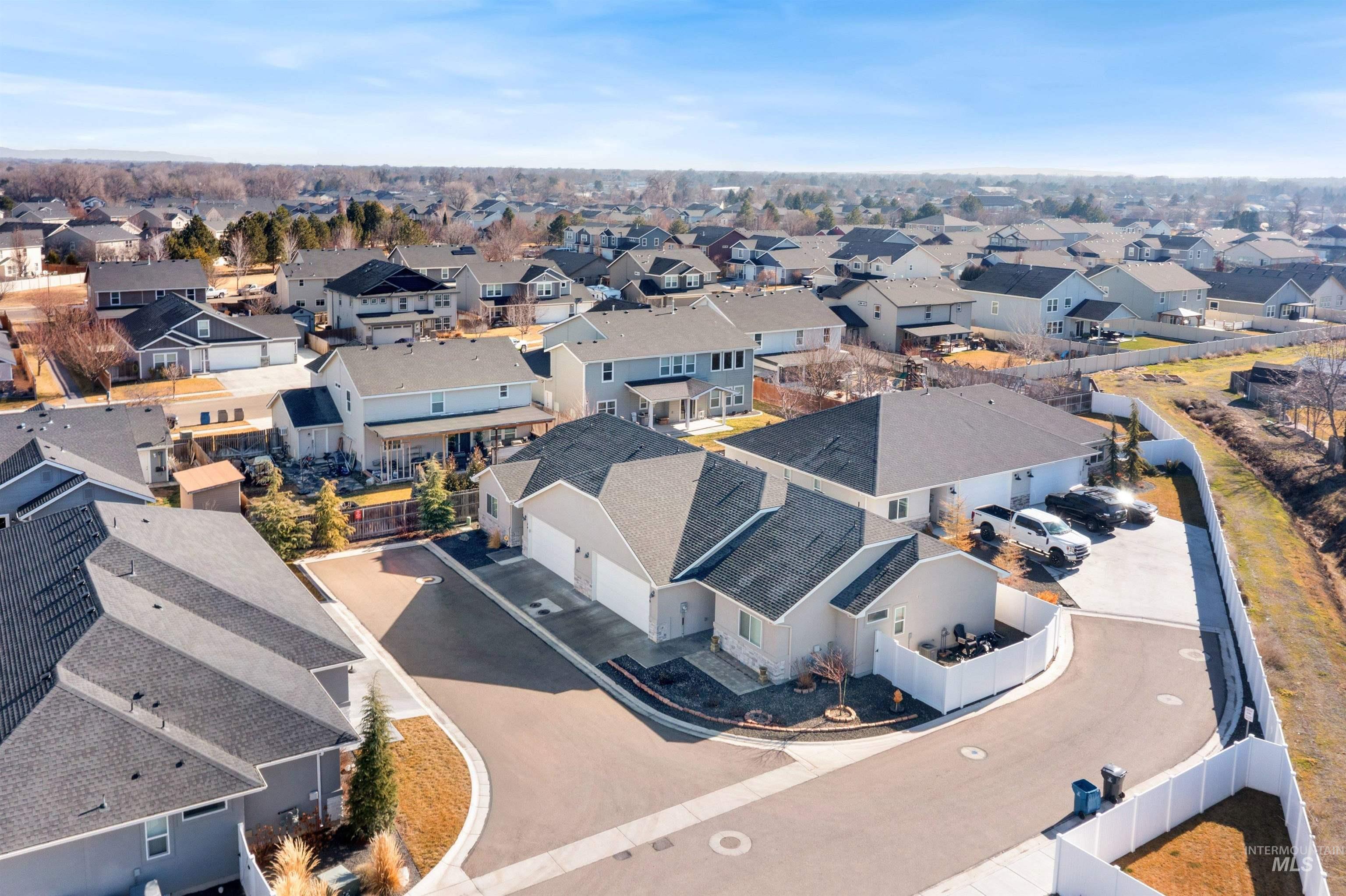 34 N Sagehen Lane, Nampa, Idaho 83651, 2 Bedrooms, 2 Bathrooms, Residential For Sale, Price $330,000,MLS 98974449