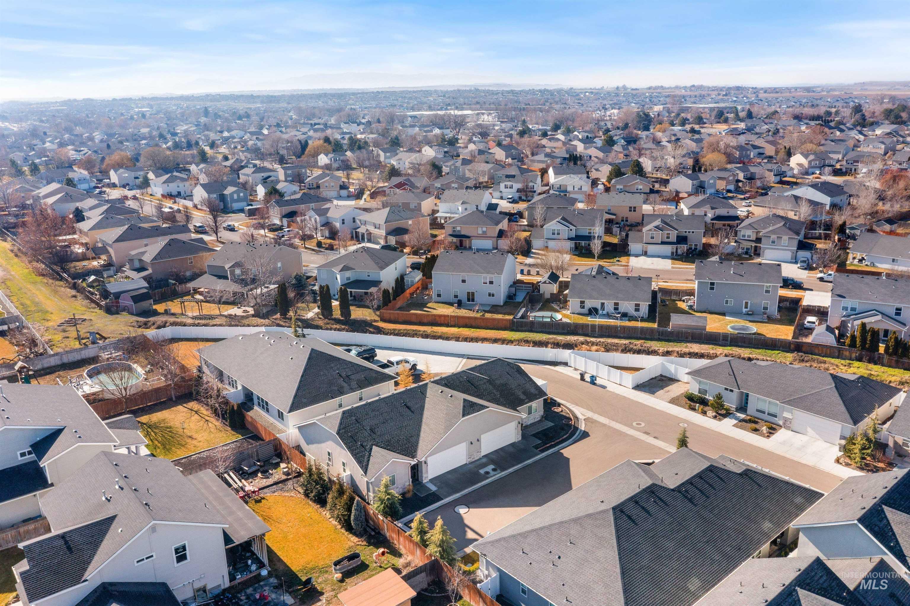 34 N Sagehen Lane, Nampa, Idaho 83651, 2 Bedrooms, 2 Bathrooms, Residential For Sale, Price $330,000,MLS 98974449