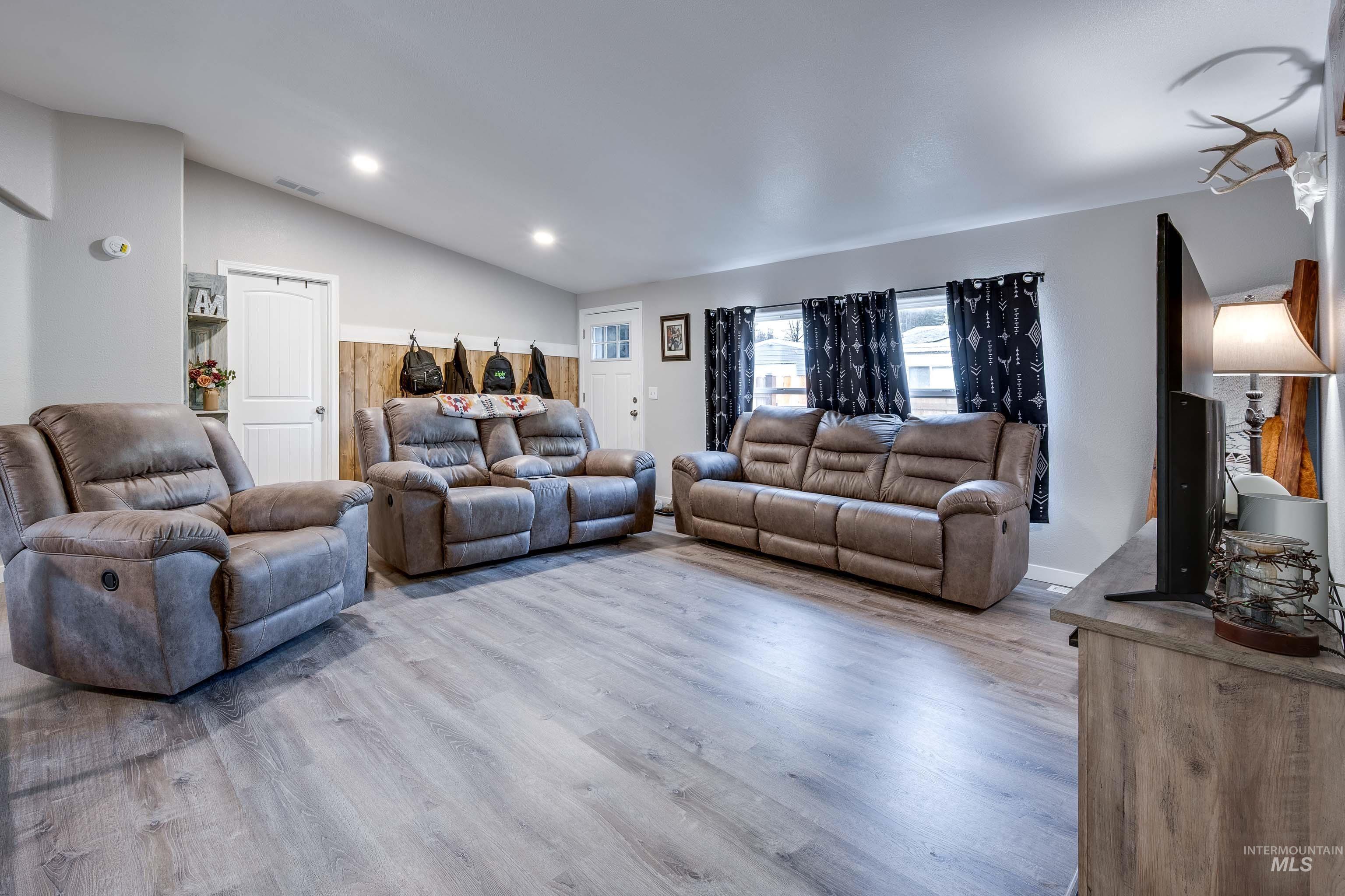 813 Bentz St, Troy, Idaho 83871, 3 Bedrooms, 2 Bathrooms, Residential For Sale, Price $320,000,MLS 98974457