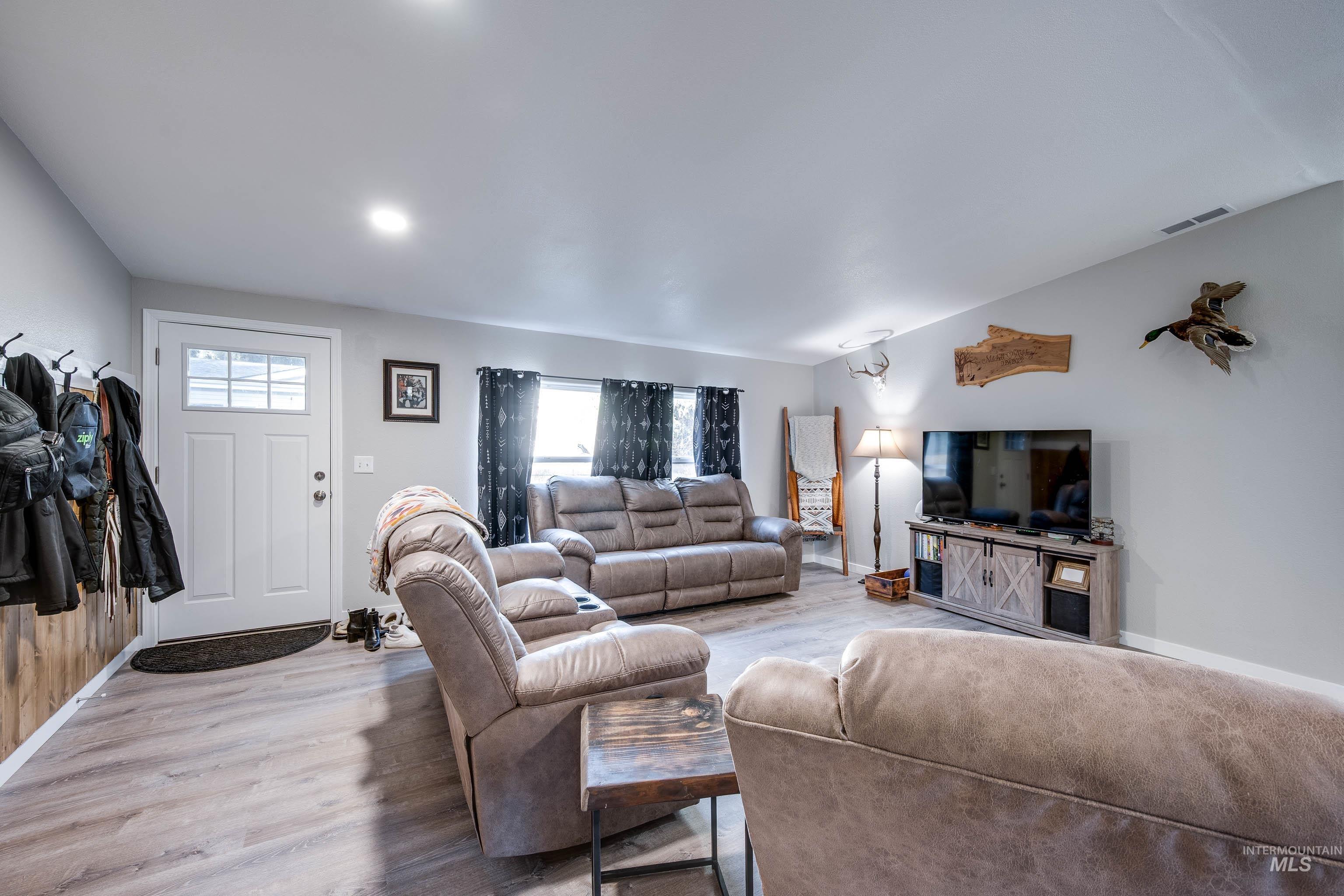 813 Bentz St, Troy, Idaho 83871, 3 Bedrooms, 2 Bathrooms, Residential For Sale, Price $320,000,MLS 98974457