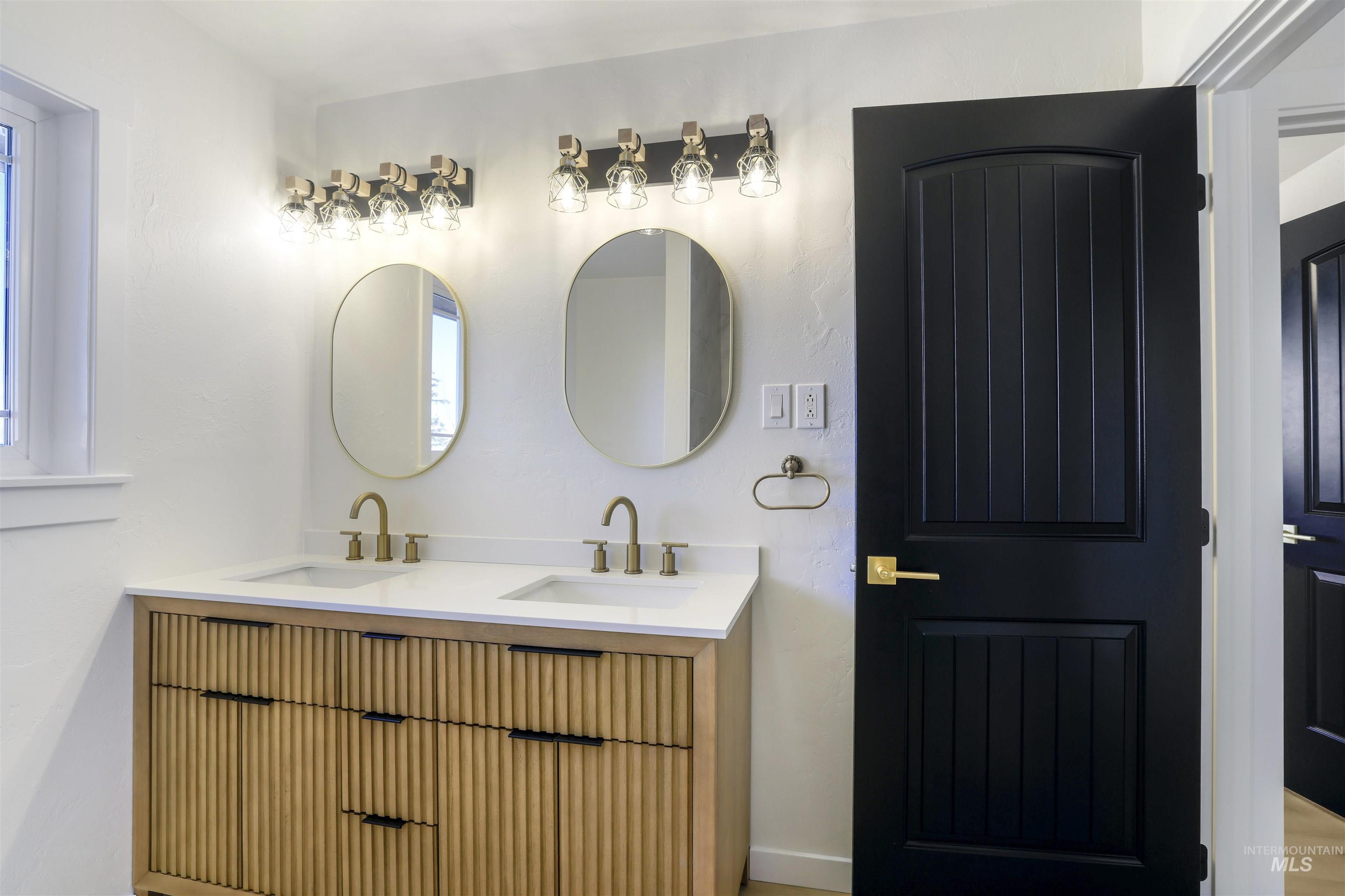 1443 E 4300 N, Buhl, Idaho 83316, 5 Bedrooms, 2 Bathrooms, Residential For Sale, Price $765,000,MLS 98974460