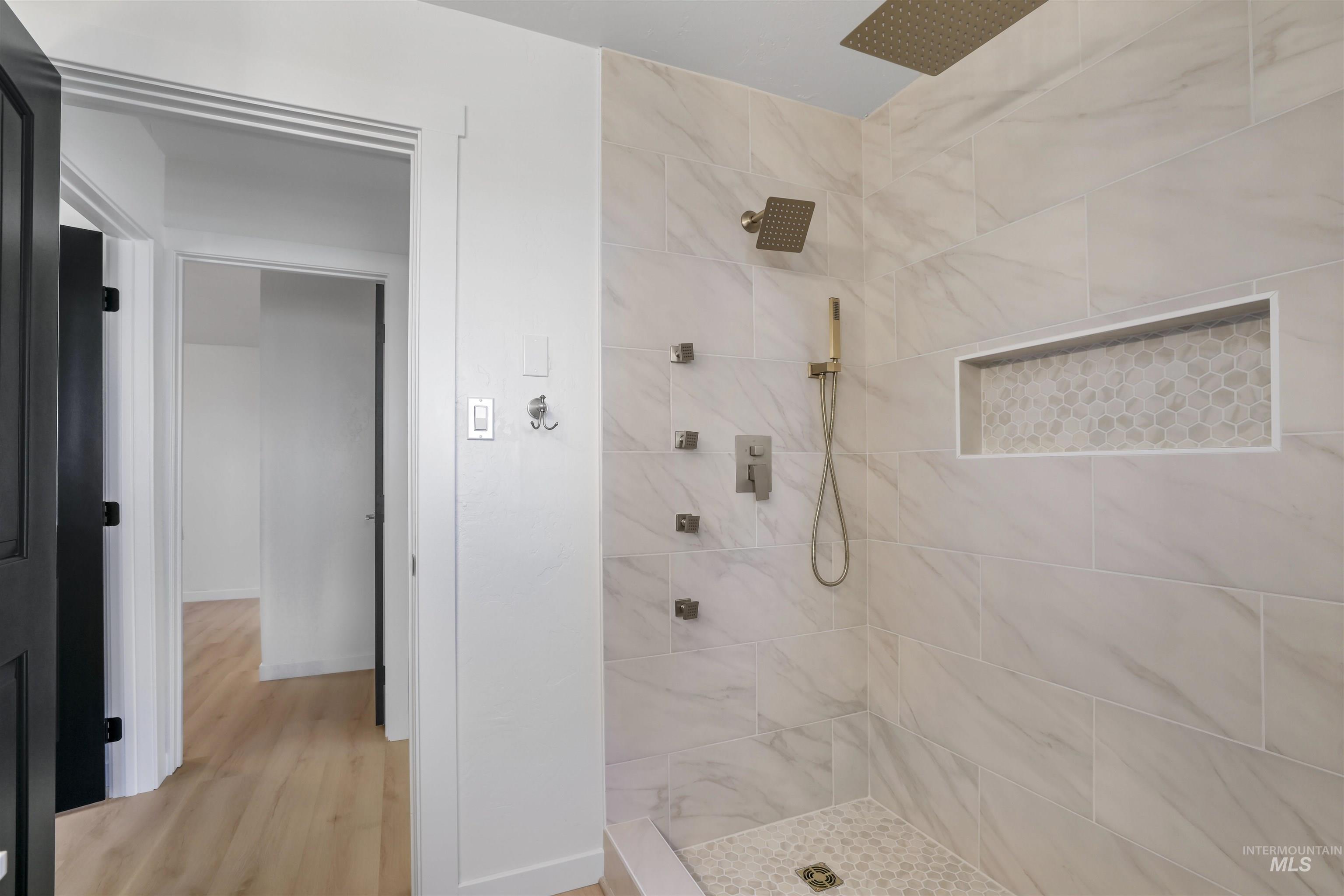 1443 E 4300 N, Buhl, Idaho 83316, 5 Bedrooms, 2 Bathrooms, Residential For Sale, Price $765,000, 98974460