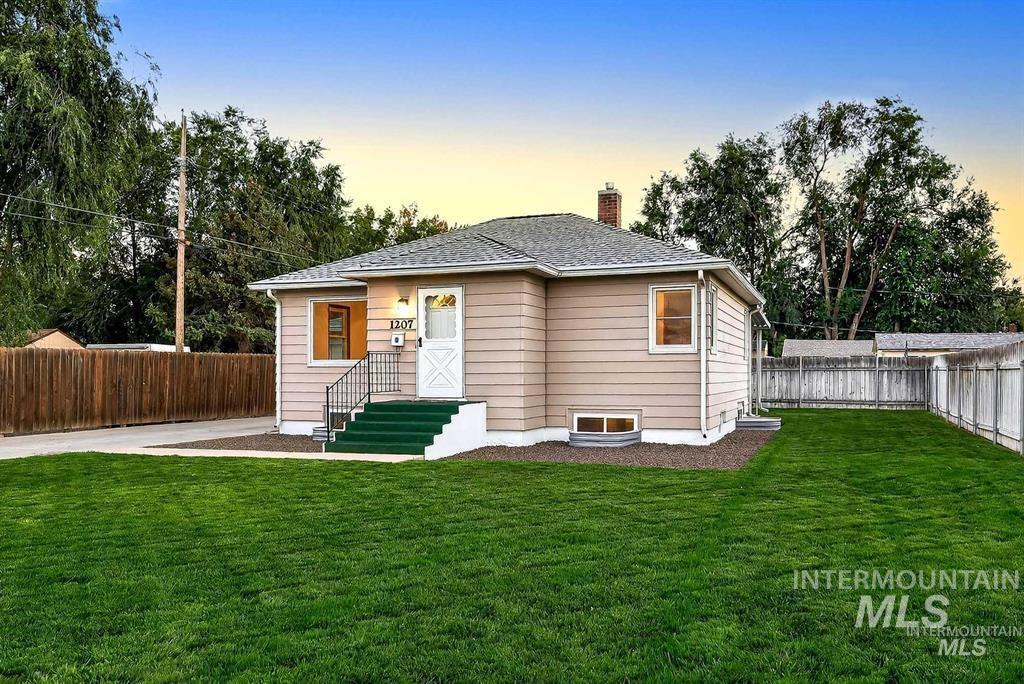 1207 E Sheridan Ave, Nampa, Idaho 83686, 4 Bedrooms, 2 Bathrooms, Rental For Rent, Price $3,200,MLS 98974461