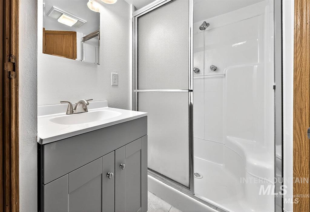 1207 E Sheridan Ave, Nampa, Idaho 83686, 4 Bedrooms, 2 Bathrooms, Rental For Rent, Price $2,800,MLS 98974461