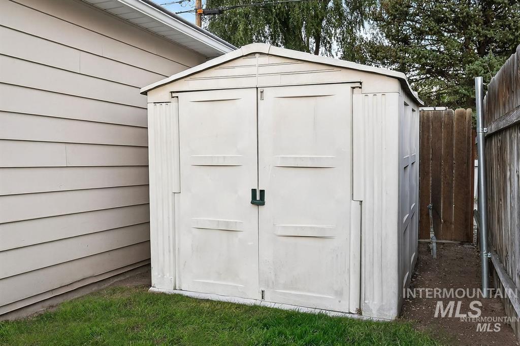 1207 E Sheridan Ave, Nampa, Idaho 83686, 4 Bedrooms, 2 Bathrooms, Rental For Rent, Price $2,800,MLS 98974461