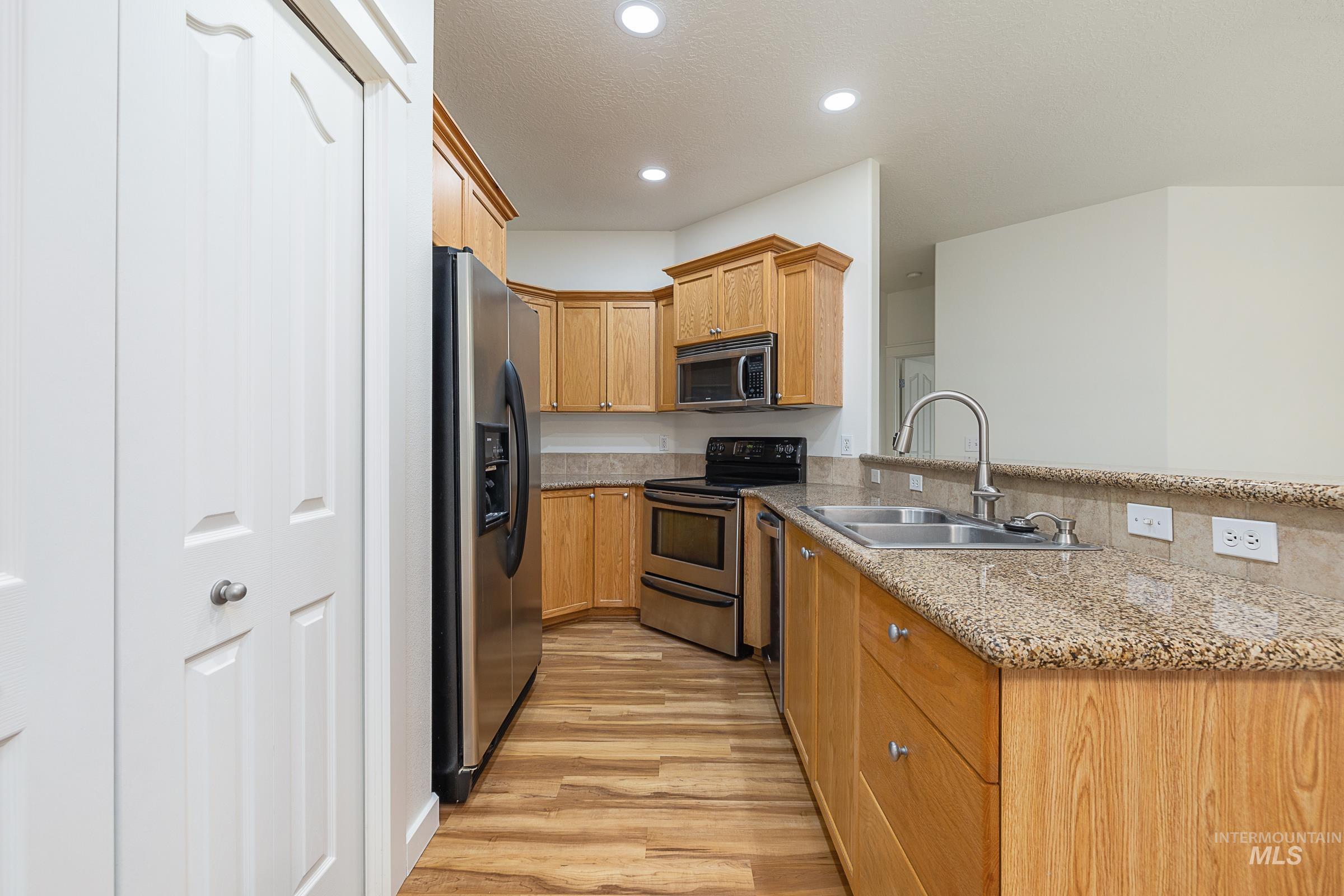 1373 W Loretta, Meridian, Idaho 83646, 3 Bedrooms, 2 Bathrooms, Residential For Sale, Price $409,900,MLS 98974468