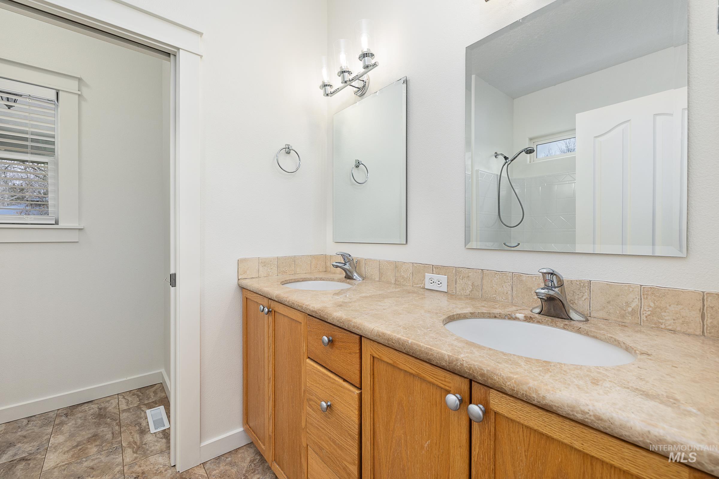 1373 W Loretta, Meridian, Idaho 83646, 3 Bedrooms, 2 Bathrooms, Residential For Sale, Price $409,900,MLS 98974468