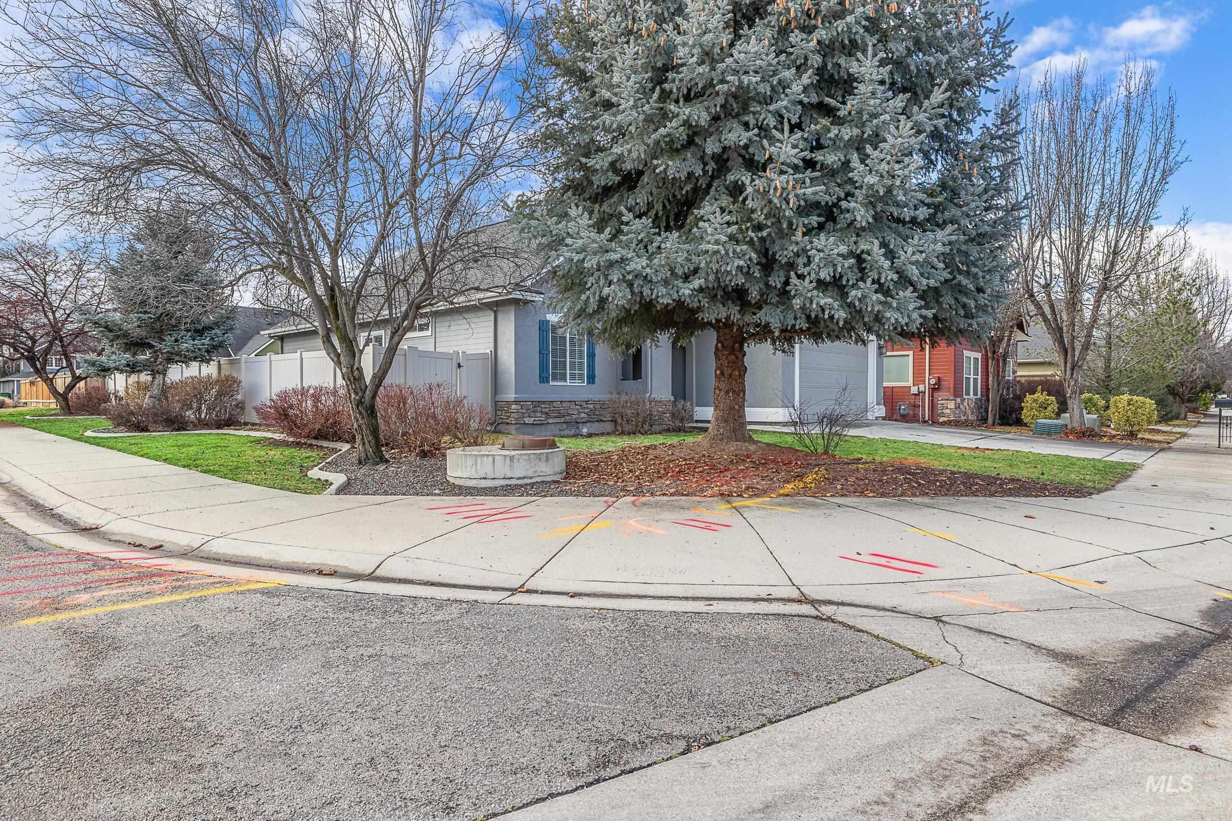 1373 W Loretta, Meridian, Idaho 83646, 3 Bedrooms, 2 Bathrooms, Residential For Sale, Price $409,900,MLS 98974468