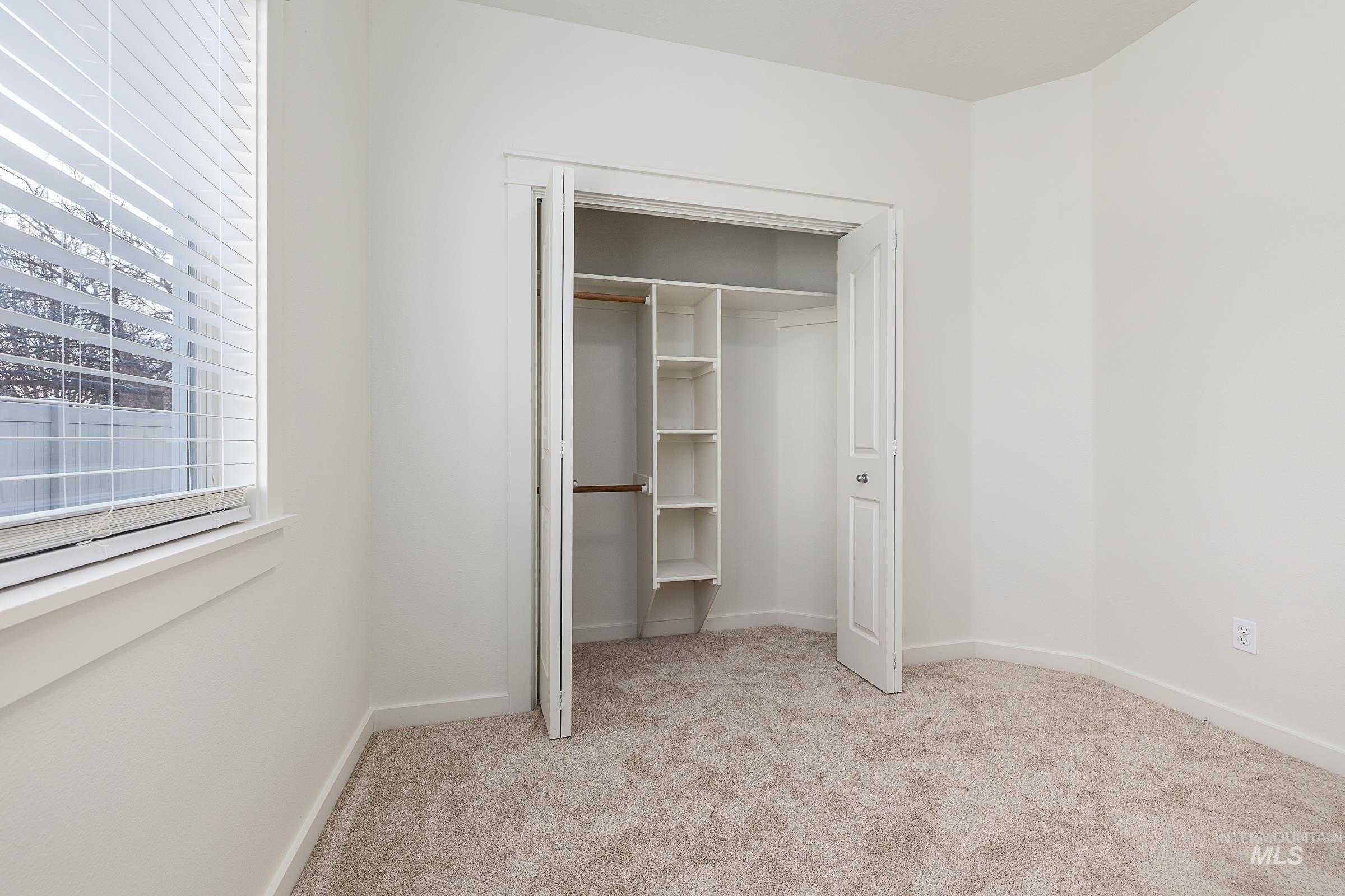 1373 W Loretta, Meridian, Idaho 83646, 3 Bedrooms, 2 Bathrooms, Residential For Sale, Price $409,900,MLS 98974468