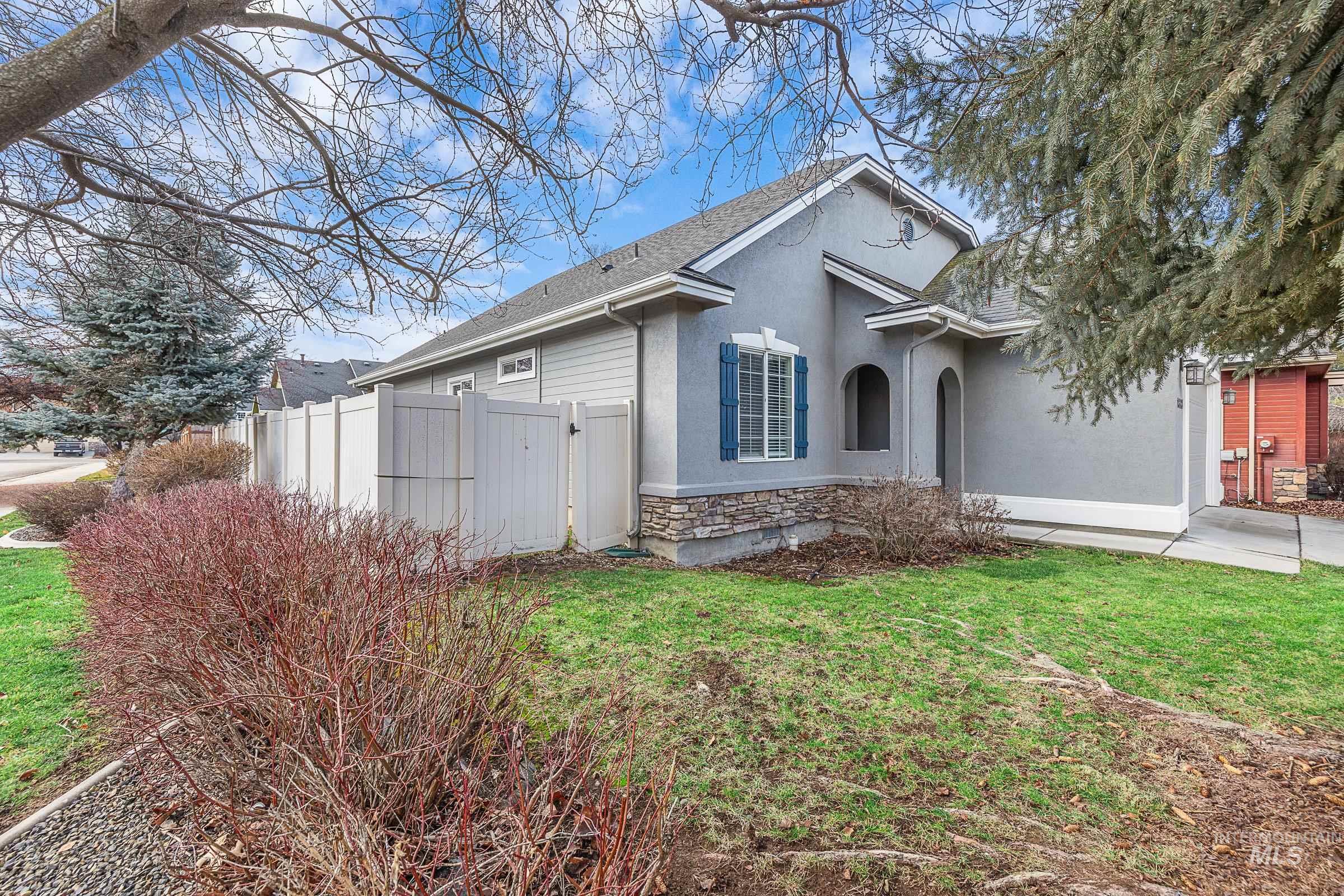 1373 W Loretta, Meridian, Idaho 83646, 3 Bedrooms, 2 Bathrooms, Residential For Sale, Price $409,900,MLS 98974468