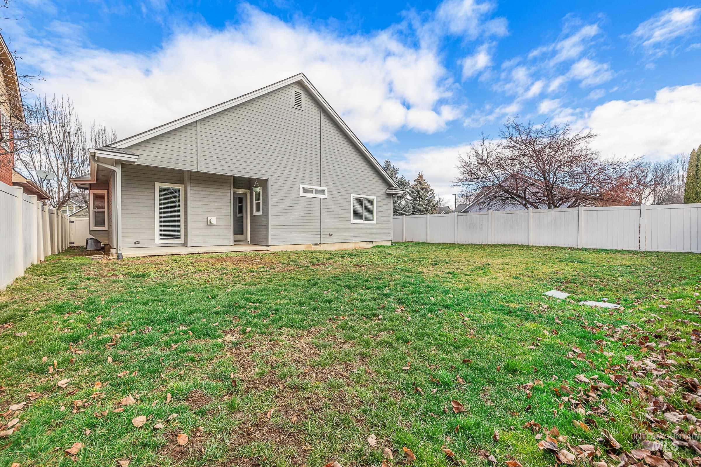 1373 W Loretta, Meridian, Idaho 83646, 3 Bedrooms, 2 Bathrooms, Residential For Sale, Price $409,900,MLS 98974468