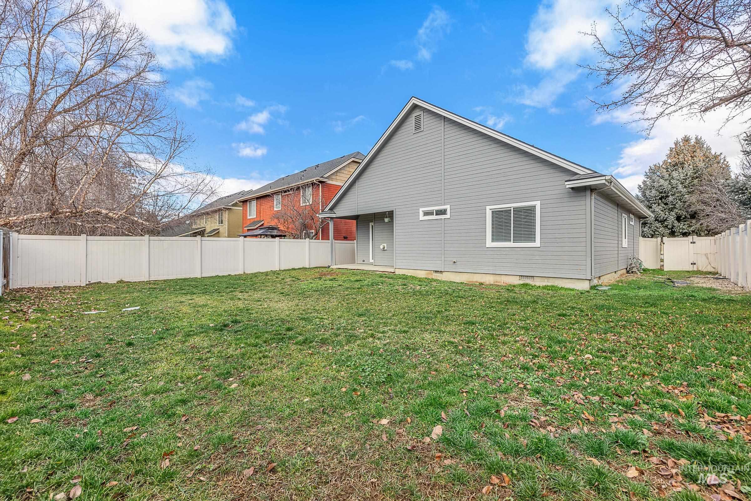 1373 W Loretta, Meridian, Idaho 83646, 3 Bedrooms, 2 Bathrooms, Residential For Sale, Price $409,900,MLS 98974468