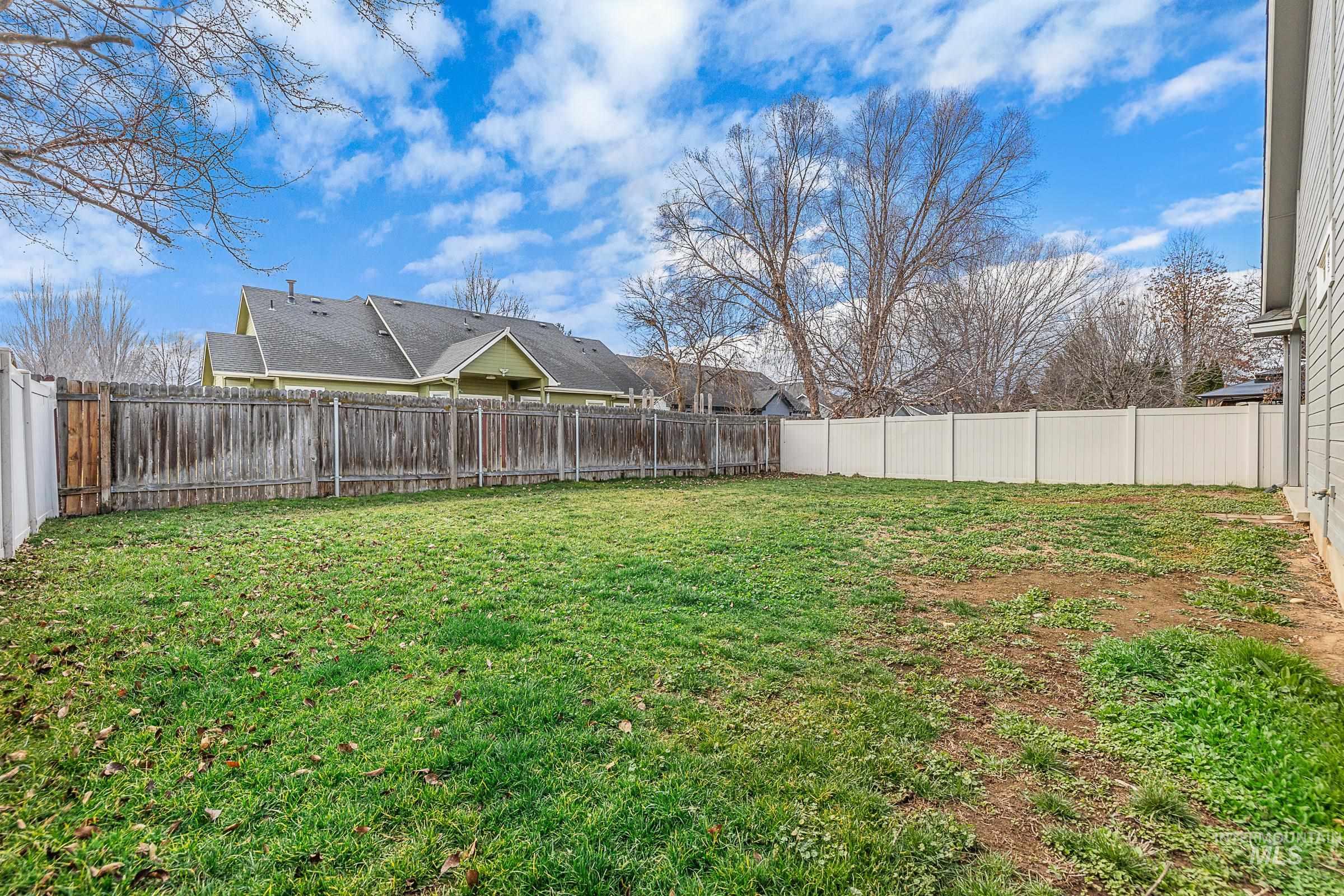 1373 W Loretta, Meridian, Idaho 83646, 3 Bedrooms, 2 Bathrooms, Residential For Sale, Price $409,900,MLS 98974468