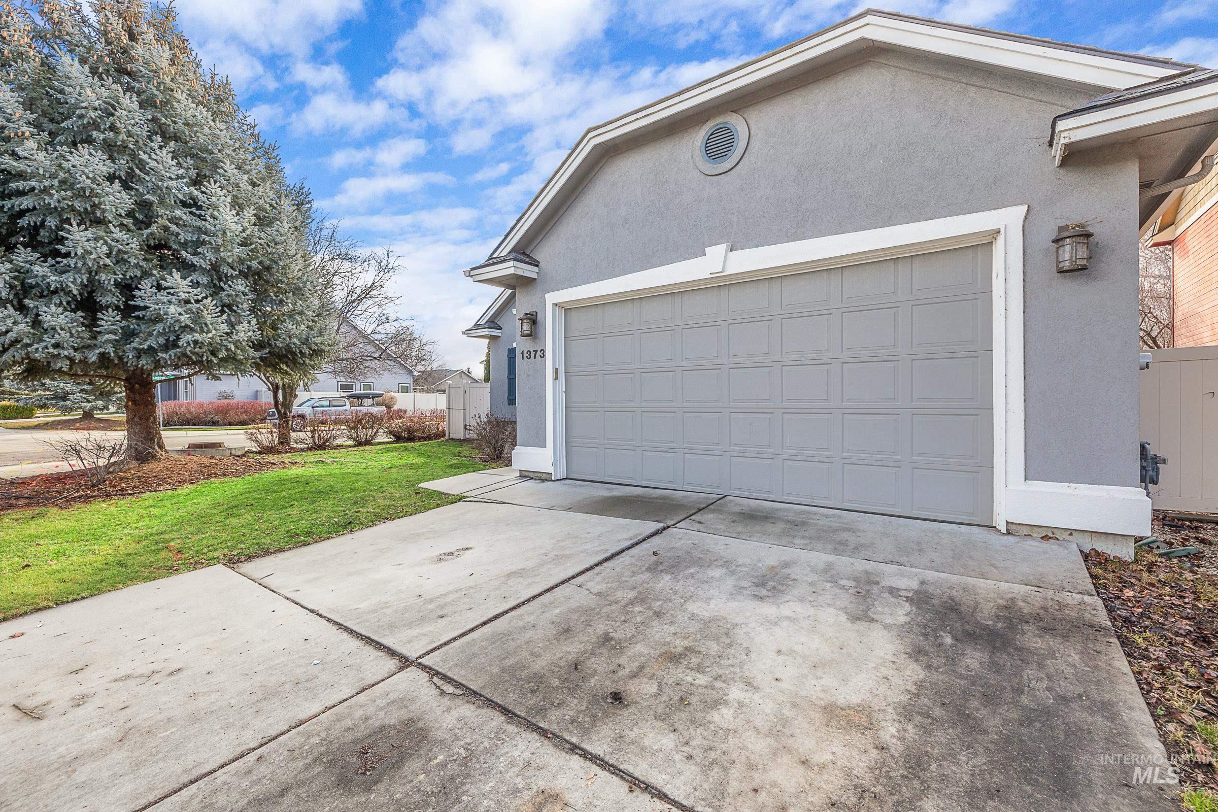 1373 W Loretta, Meridian, Idaho 83646, 3 Bedrooms, 2 Bathrooms, Residential For Sale, Price $409,900,MLS 98974468