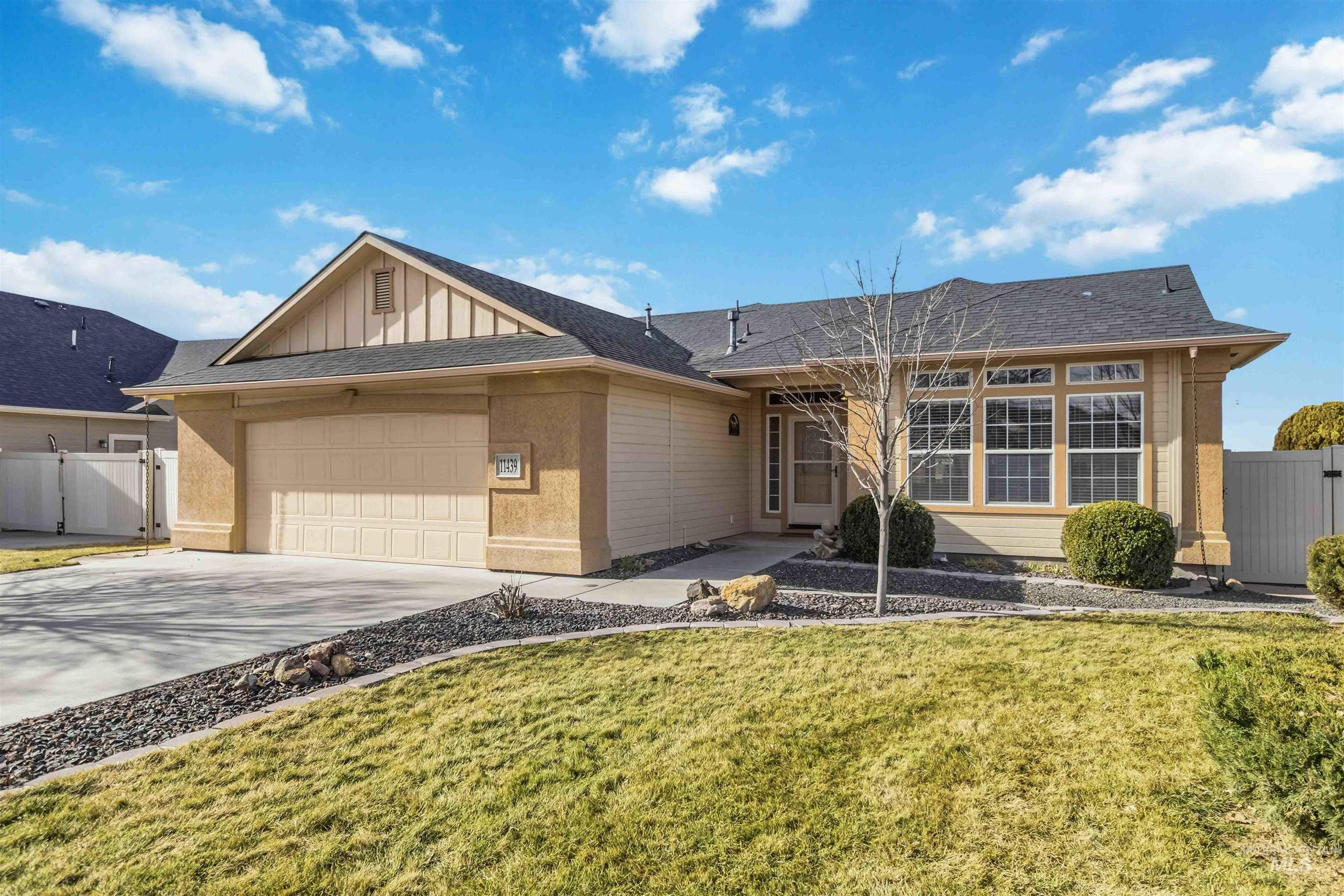 11439 W Mission Pointe Dr, Nampa, Idaho 83651, 3 Bedrooms, 2 Bathrooms, Residential For Sale, Price $415,000,MLS 98974469