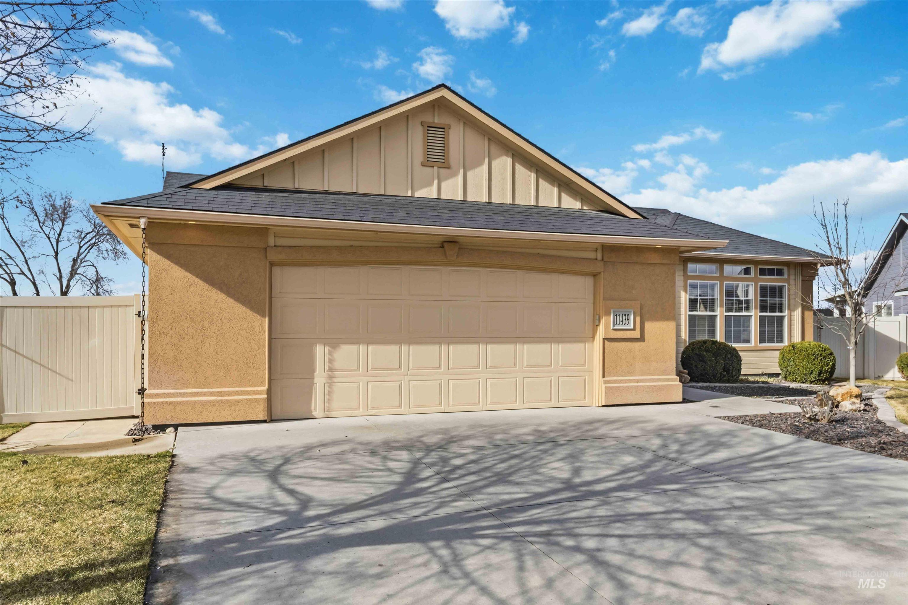 11439 W Mission Pointe Dr, Nampa, Idaho 83651, 3 Bedrooms, 2 Bathrooms, Residential For Sale, Price $415,000,MLS 98974469