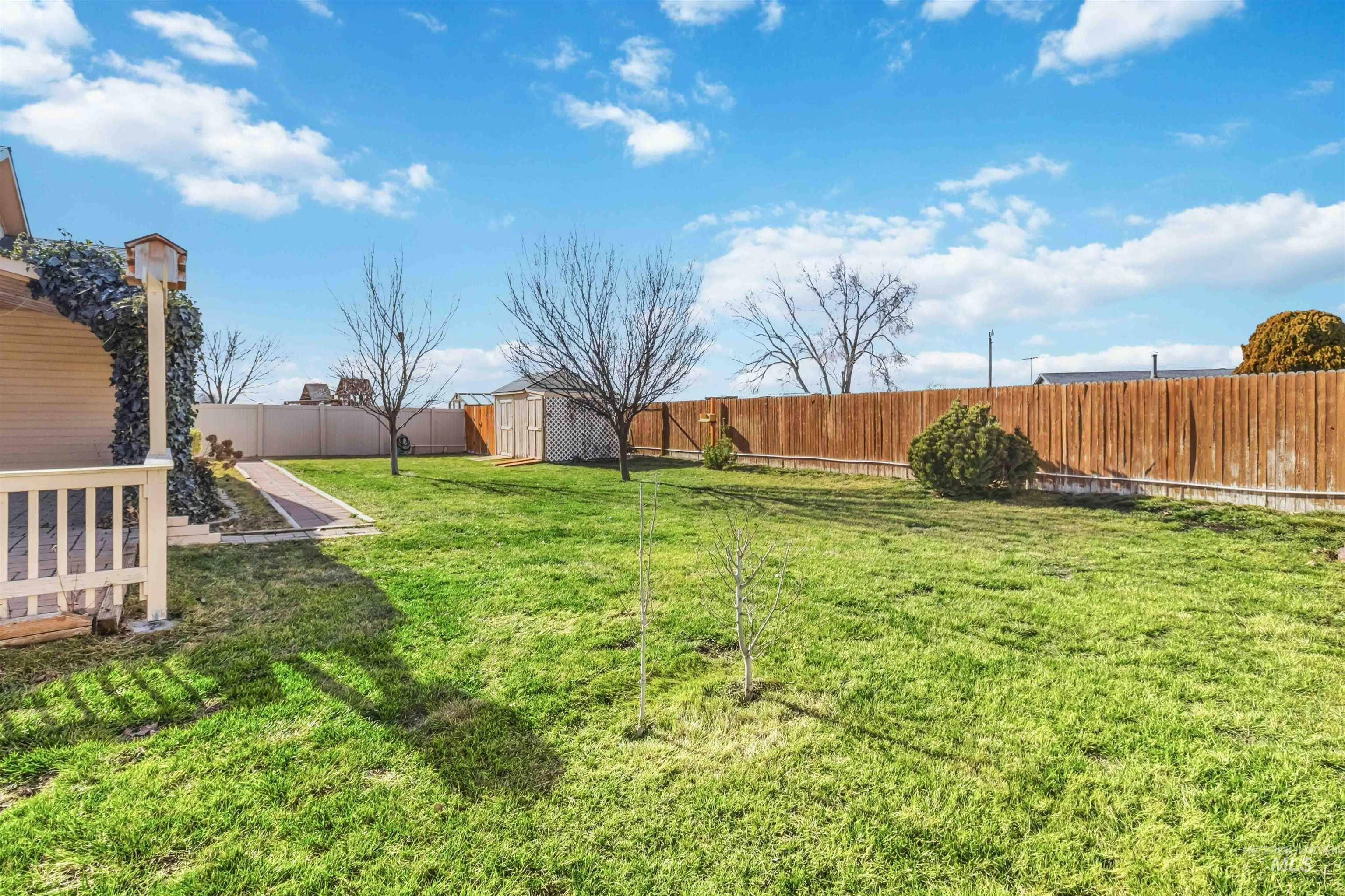 11439 W Mission Pointe Dr, Nampa, Idaho 83651, 3 Bedrooms, 2 Bathrooms, Residential For Sale, Price $415,000,MLS 98974469