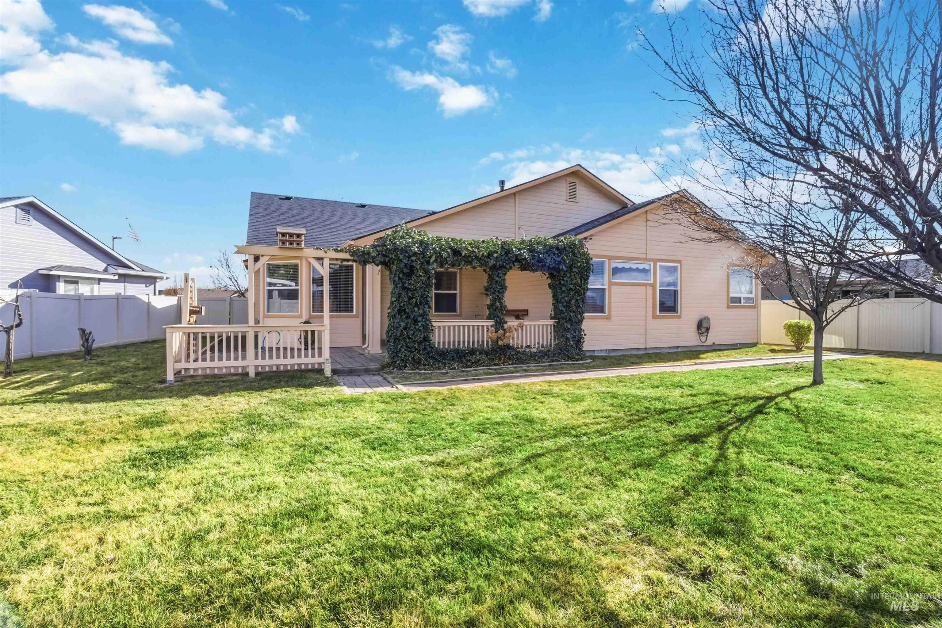 11439 W Mission Pointe Dr, Nampa, Idaho 83651, 3 Bedrooms, 2 Bathrooms, Residential For Sale, Price $415,000,MLS 98974469