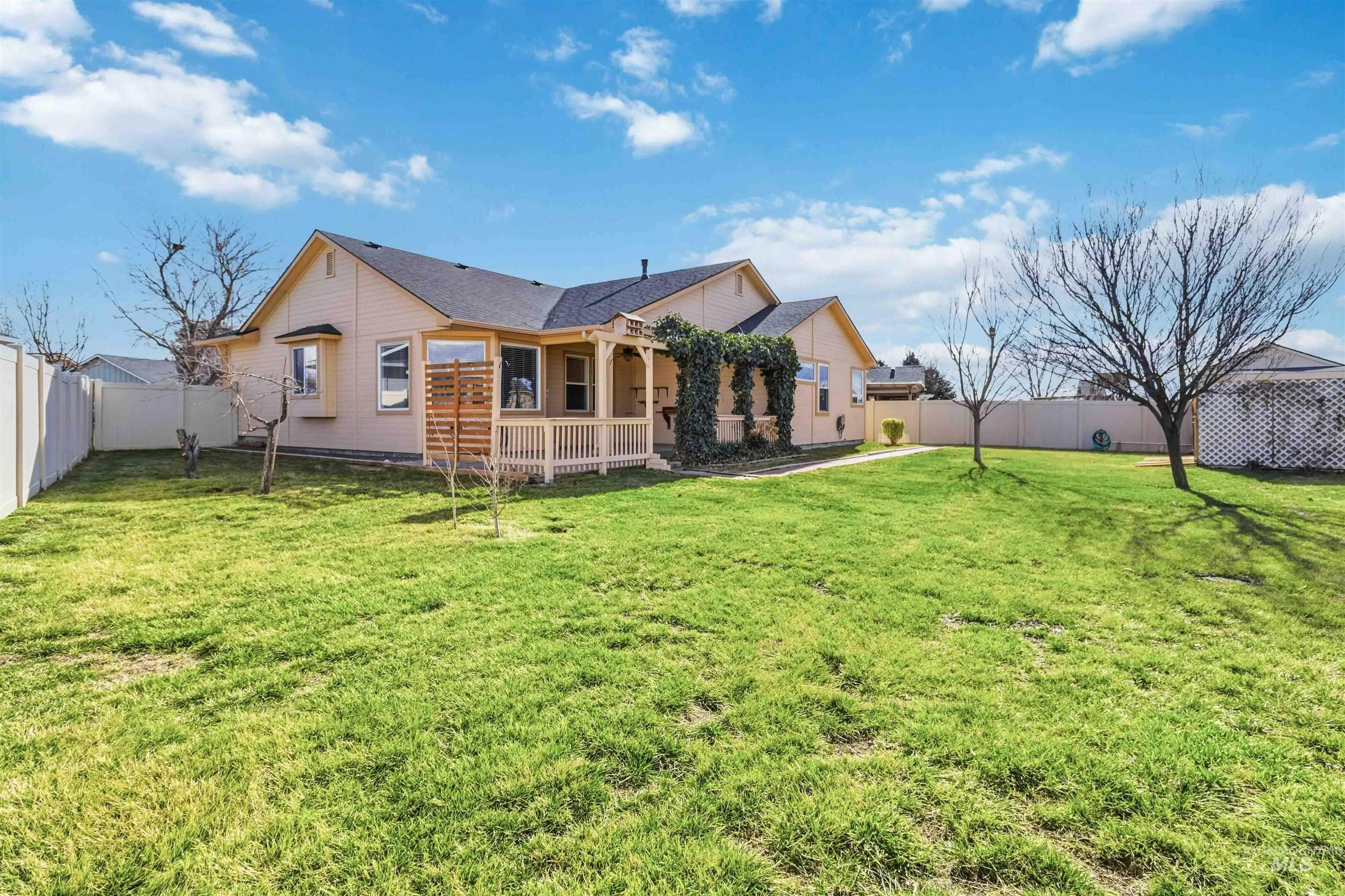 11439 W Mission Pointe Dr, Nampa, Idaho 83651, 3 Bedrooms, 2 Bathrooms, Residential For Sale, Price $415,000,MLS 98974469