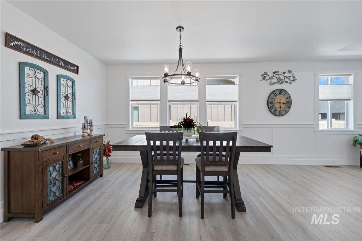 9863 W Aviara St., Star, Idaho 83669, 3 Bedrooms, 2 Bathrooms, Residential For Sale, Price $649,000,MLS 98974472