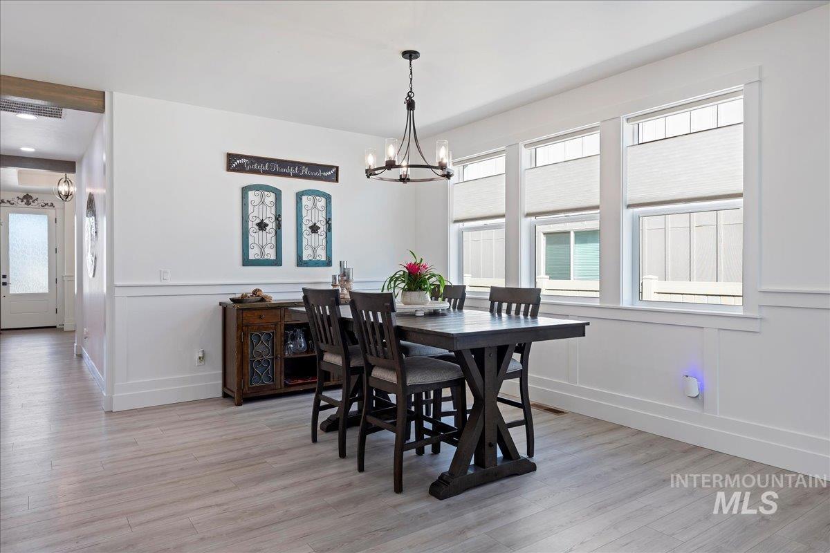 9863 W Aviara St., Star, Idaho 83669, 3 Bedrooms, 2 Bathrooms, Residential For Sale, Price $649,000,MLS 98974472