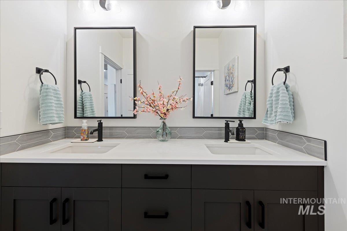 9863 W Aviara St., Star, Idaho 83669, 3 Bedrooms, 2 Bathrooms, Residential For Sale, Price $649,000,MLS 98974472