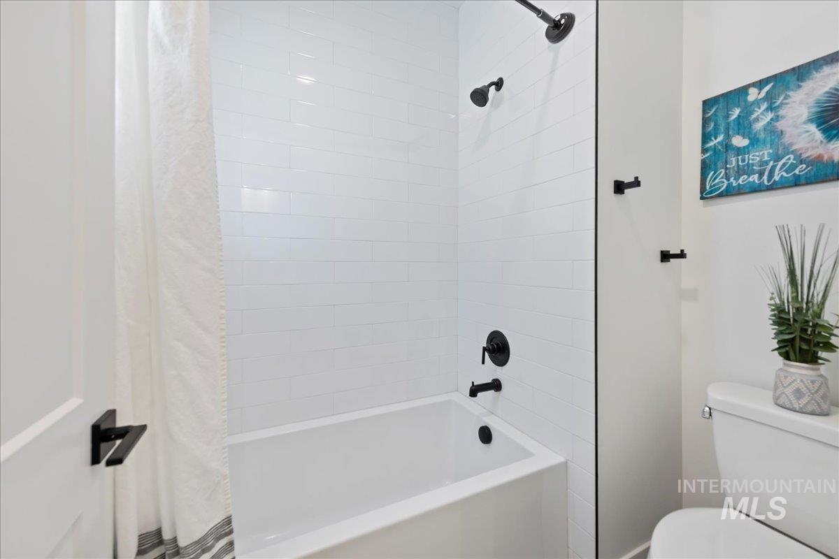 9863 W Aviara St., Star, Idaho 83669, 3 Bedrooms, 2 Bathrooms, Residential For Sale, Price $649,000,MLS 98974472