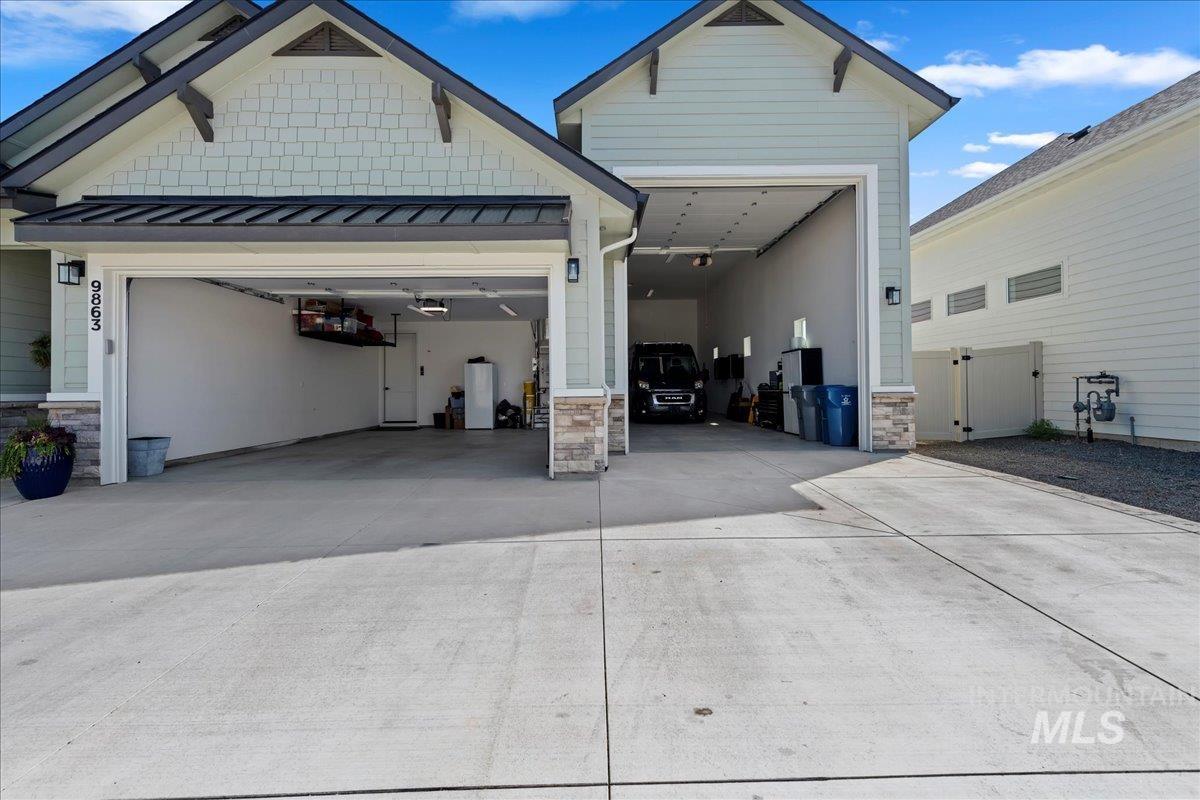 9863 W Aviara St., Star, Idaho 83669, 3 Bedrooms, 2 Bathrooms, Residential For Sale, Price $649,000,MLS 98974472