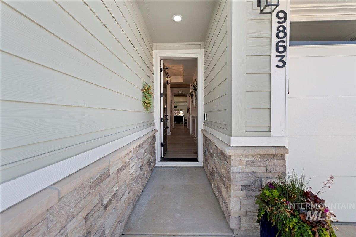 9863 W Aviara St., Star, Idaho 83669, 3 Bedrooms, 2 Bathrooms, Residential For Sale, Price $649,000,MLS 98974472