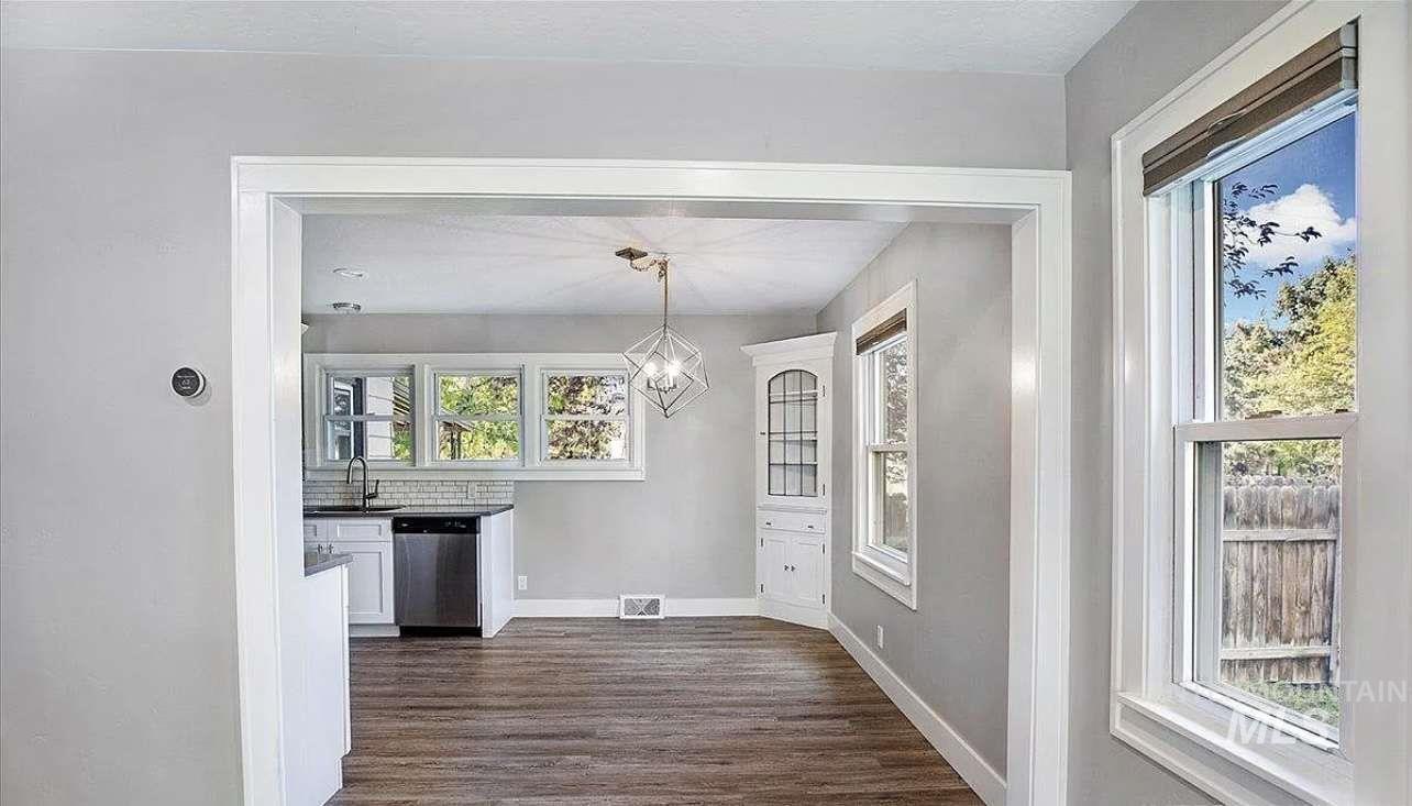 291 Lincoln St, Twin Falls, Idaho 83301, 5 Bedrooms, 3 Bathrooms, Residential For Sale, Price $599,000, 98974473