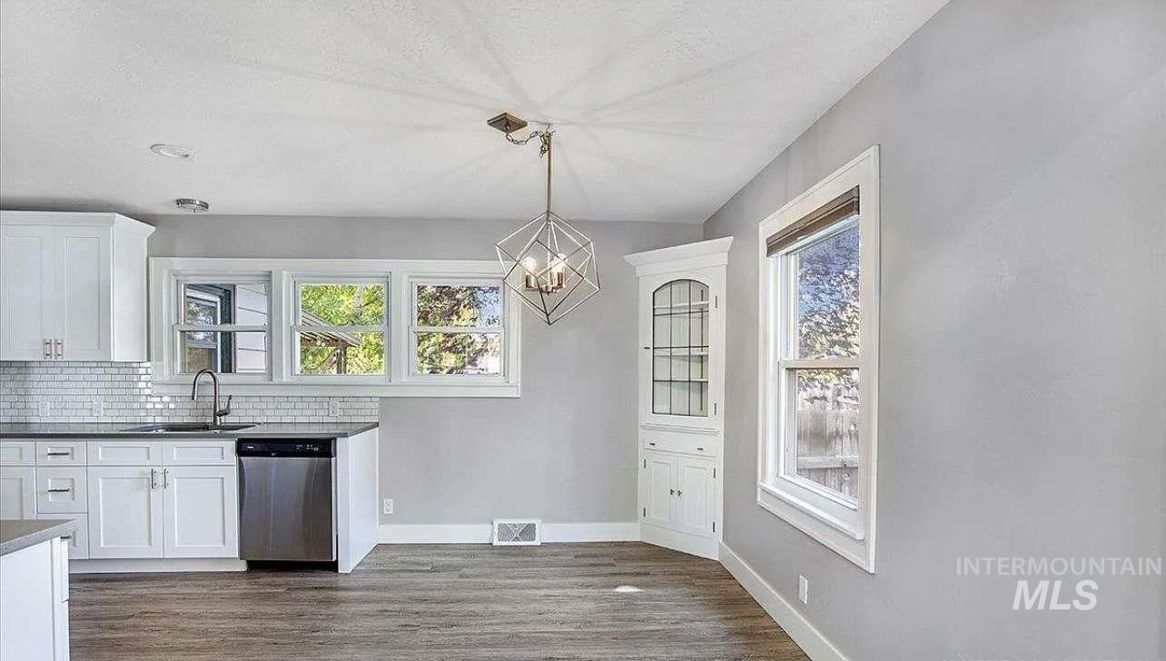 291 Lincoln St, Twin Falls, Idaho 83301, 5 Bedrooms, 3 Bathrooms, Residential For Sale, Price $599,000, 98974473