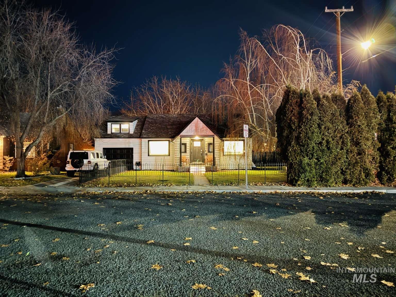 291 Lincoln St, Twin Falls, Idaho 83301, 5 Bedrooms, 3 Bathrooms, Residential For Sale, Price $599,000, 98974473