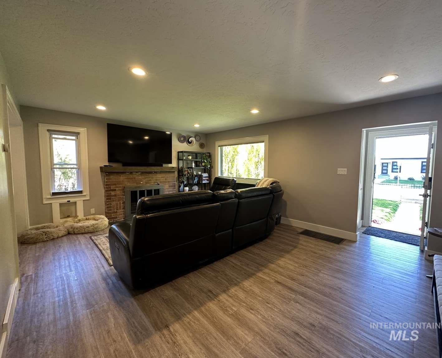 291 Lincoln St, Twin Falls, Idaho 83301, 5 Bedrooms, 3 Bathrooms, Residential For Sale, Price $599,000, 98974473