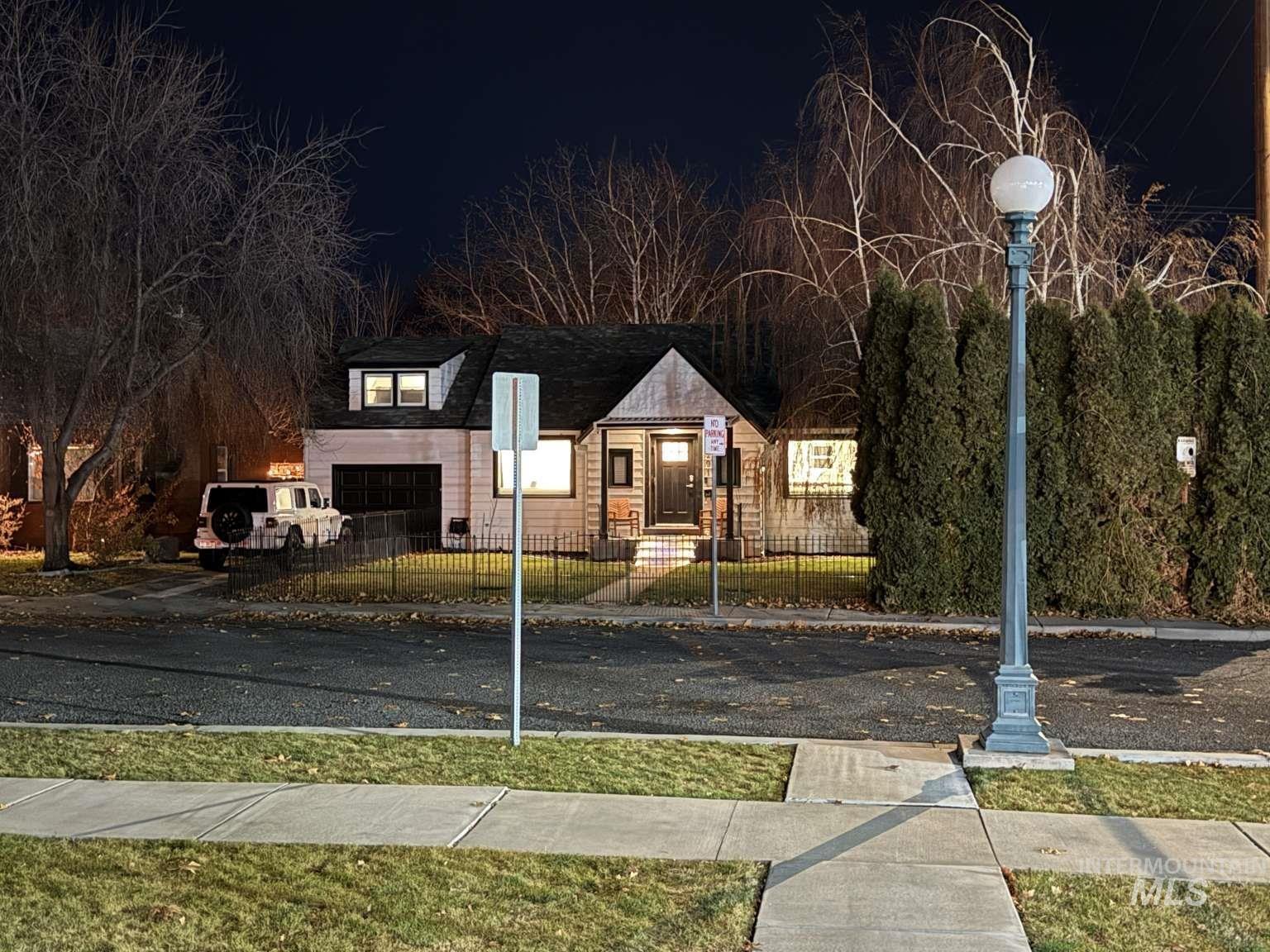 291 Lincoln St, Twin Falls, Idaho 83301, 5 Bedrooms, 3 Bathrooms, Residential For Sale, Price $599,000, 98974473