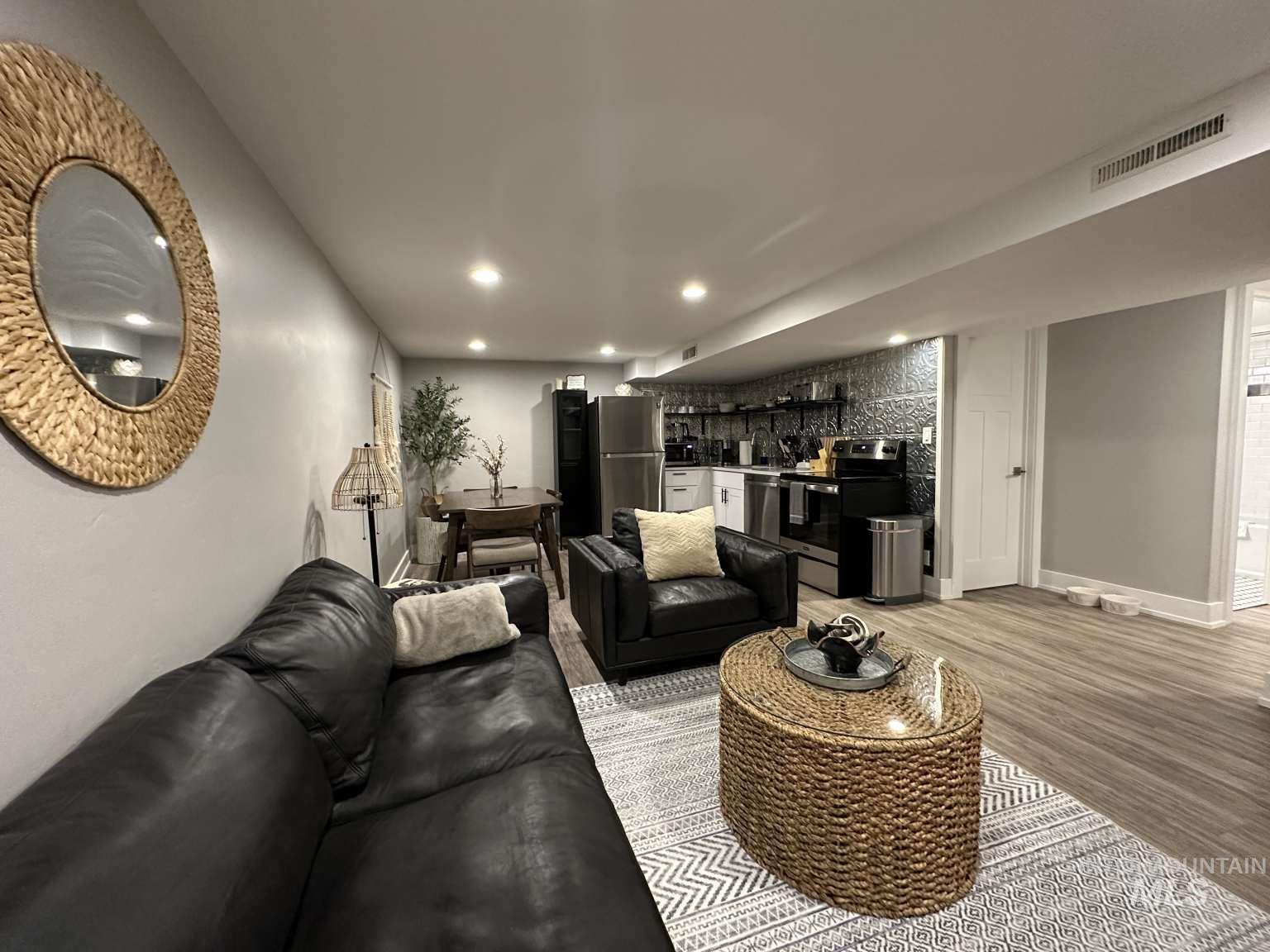 291 Lincoln St, Twin Falls, Idaho 83301, 5 Bedrooms, 3 Bathrooms, Residential For Sale, Price $599,000, 98974473