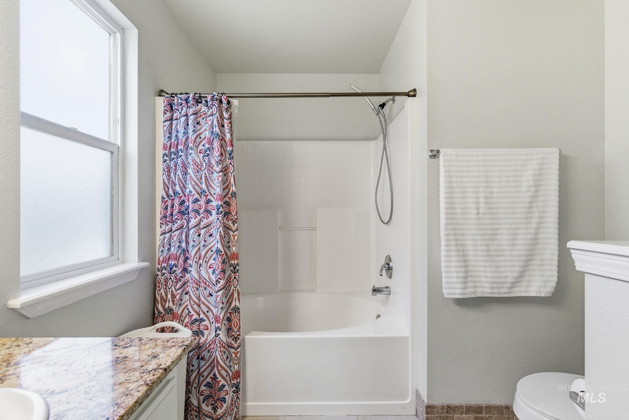 16968 N Dememere Loop, Nampa, Idaho 83687, 3 Bedrooms, 2 Bathrooms, Residential For Sale, Price $410,000,MLS 98974478