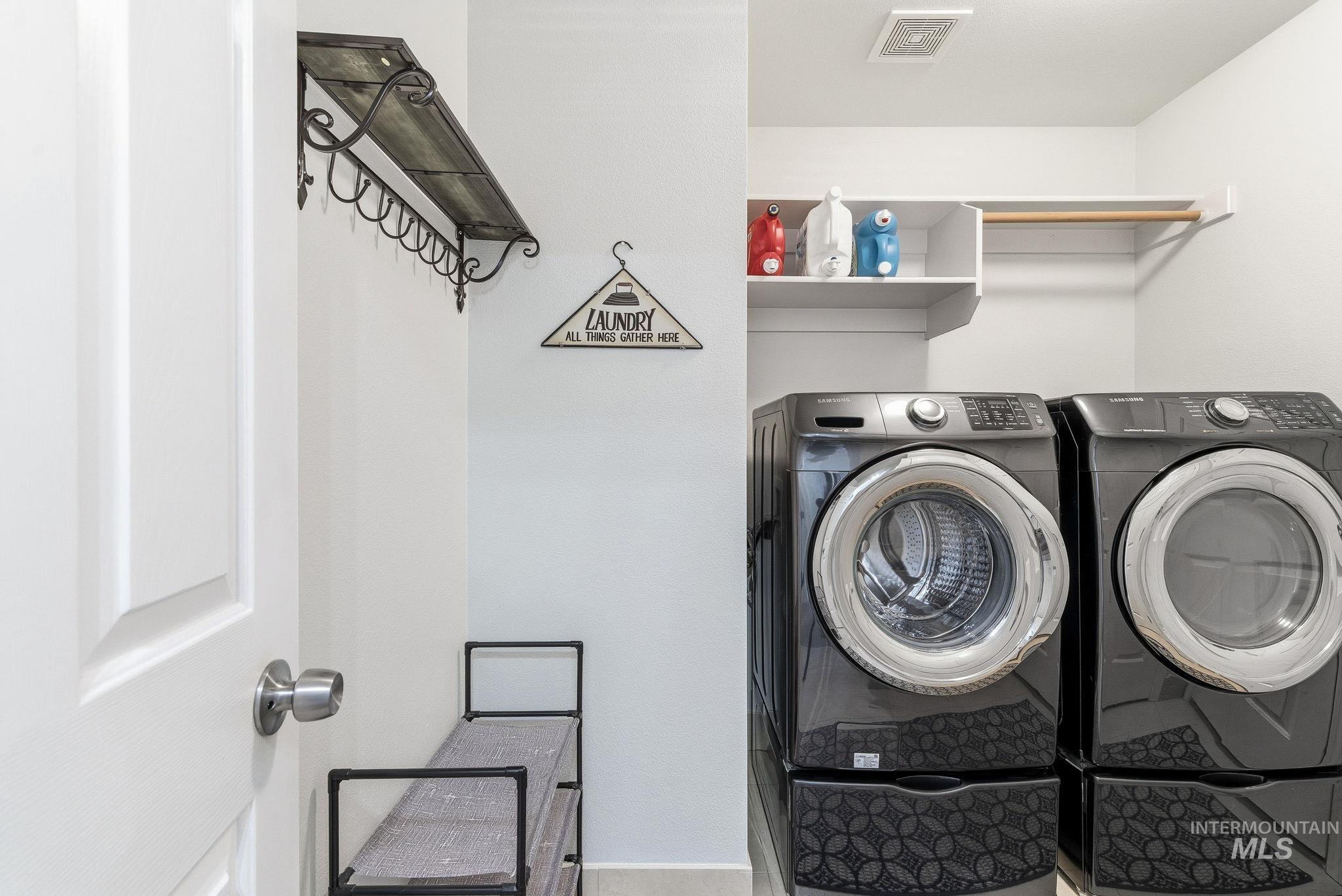 16968 N Dememere Loop, Nampa, Idaho 83687, 3 Bedrooms, 2 Bathrooms, Residential For Sale, Price $410,000,MLS 98974478