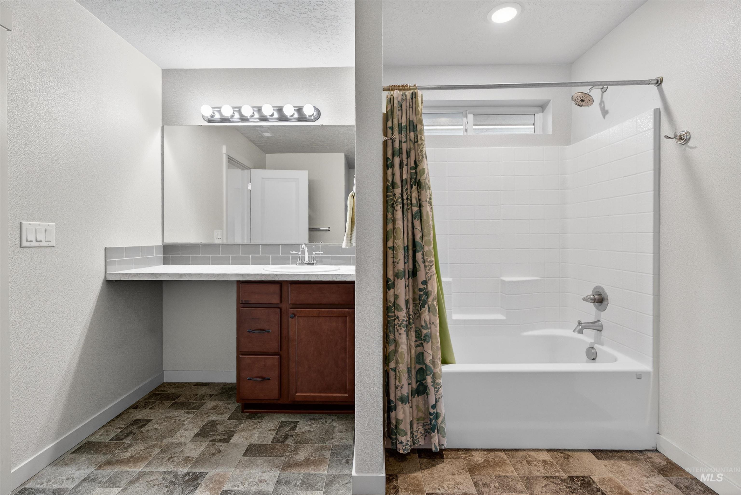 19397 Red Eagle Way, Caldwell, Idaho 83605, 4 Bedrooms, 2 Bathrooms, Residential For Sale, Price $405,000,MLS 98974479