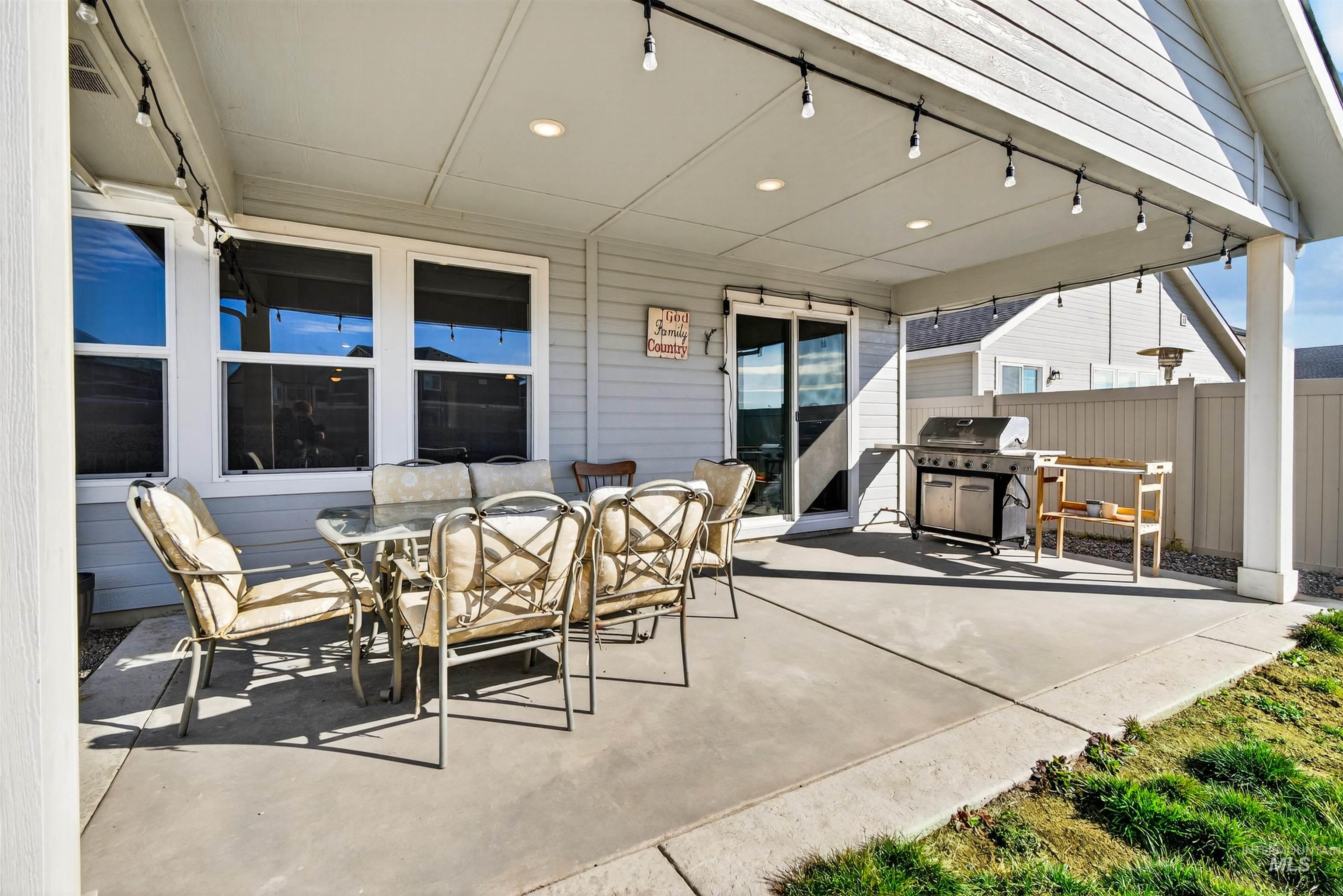 19397 Red Eagle Way, Caldwell, Idaho 83605, 4 Bedrooms, 2 Bathrooms, Residential For Sale, Price $405,000,MLS 98974479