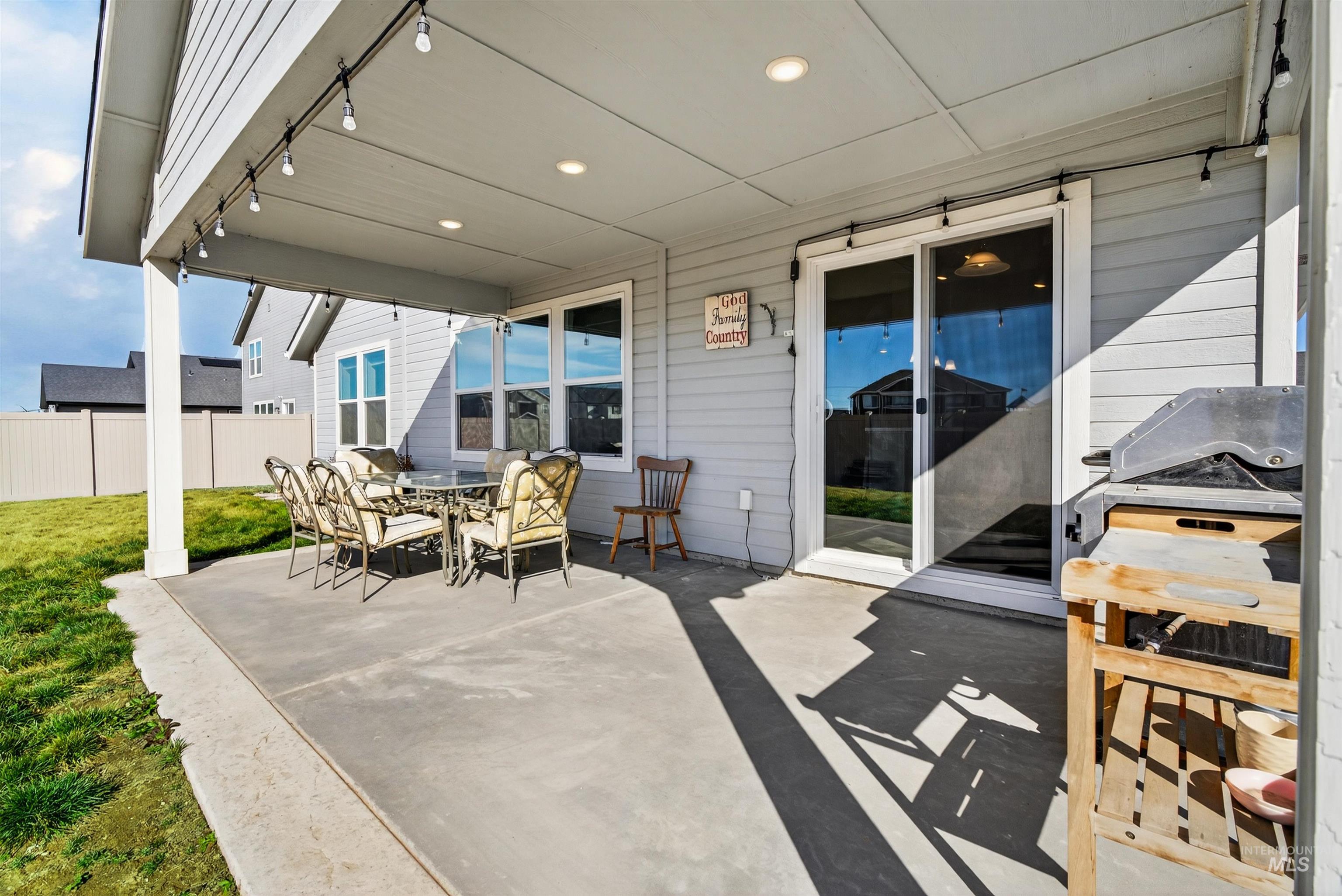 19397 Red Eagle Way, Caldwell, Idaho 83605, 4 Bedrooms, 2 Bathrooms, Residential For Sale, Price $405,000,MLS 98974479