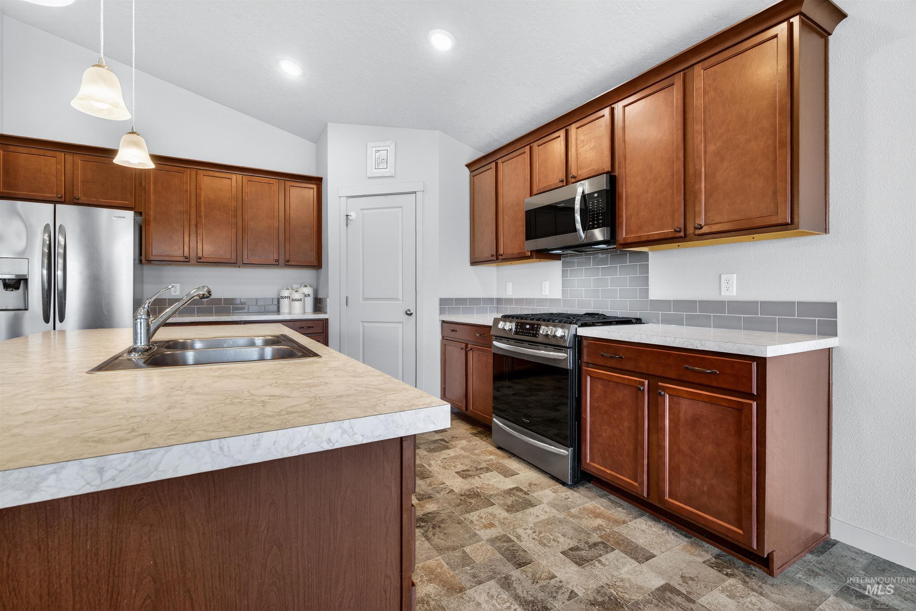 19397 Red Eagle Way, Caldwell, Idaho 83605, 4 Bedrooms, 2 Bathrooms, Residential For Sale, Price $405,000,MLS 98974479