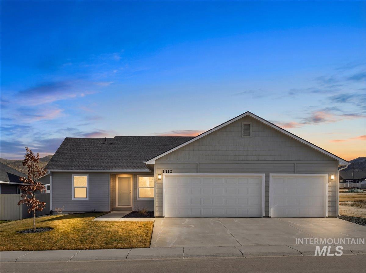1410 Regency Way, Emmett, Idaho 83617, 3 Bedrooms, 2 Bathrooms, Residential For Sale, Price $427,000,MLS 98974482