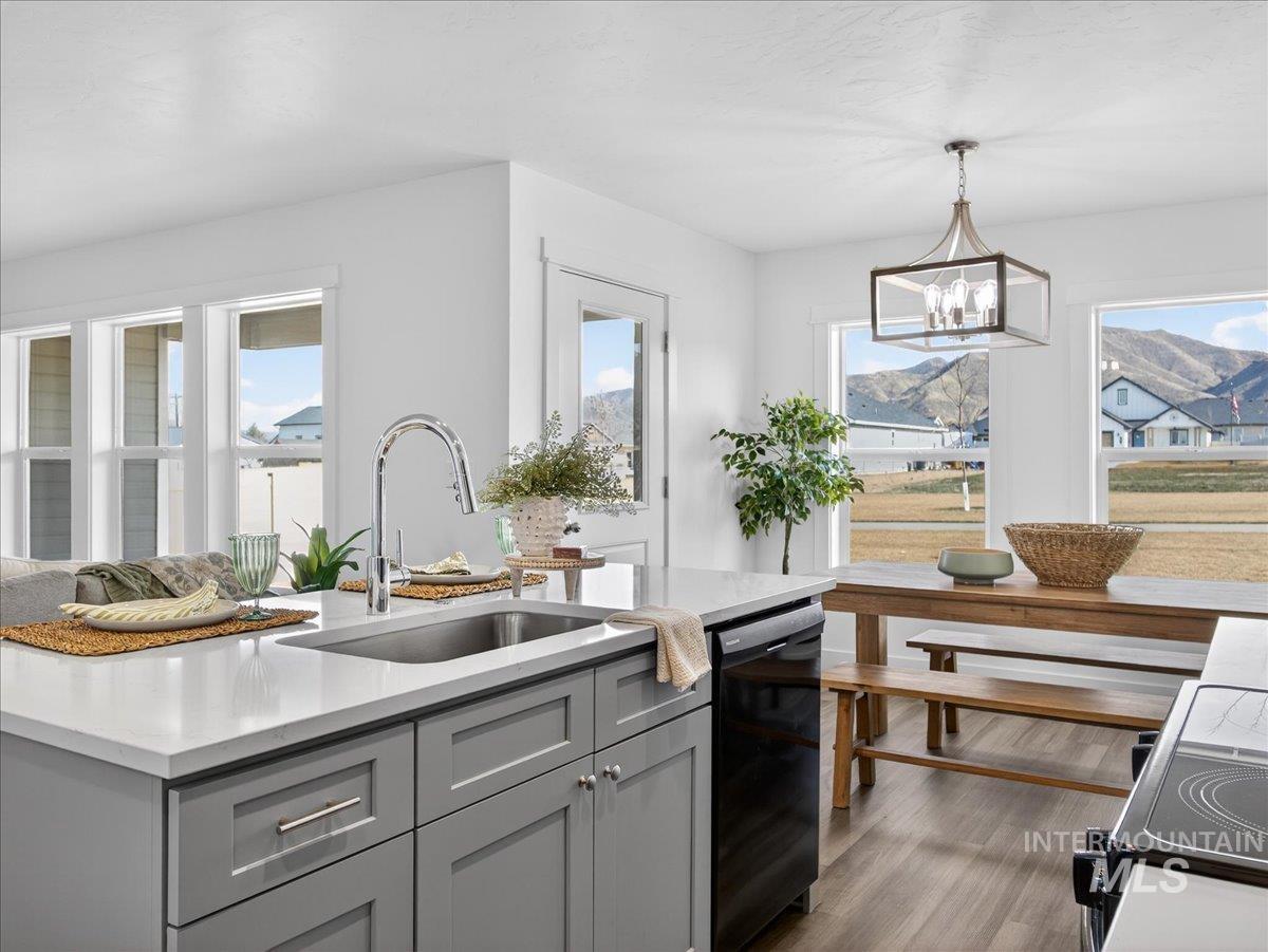 1410 Regency Way, Emmett, Idaho 83617, 3 Bedrooms, 2 Bathrooms, Residential For Sale, Price $427,000,MLS 98974482