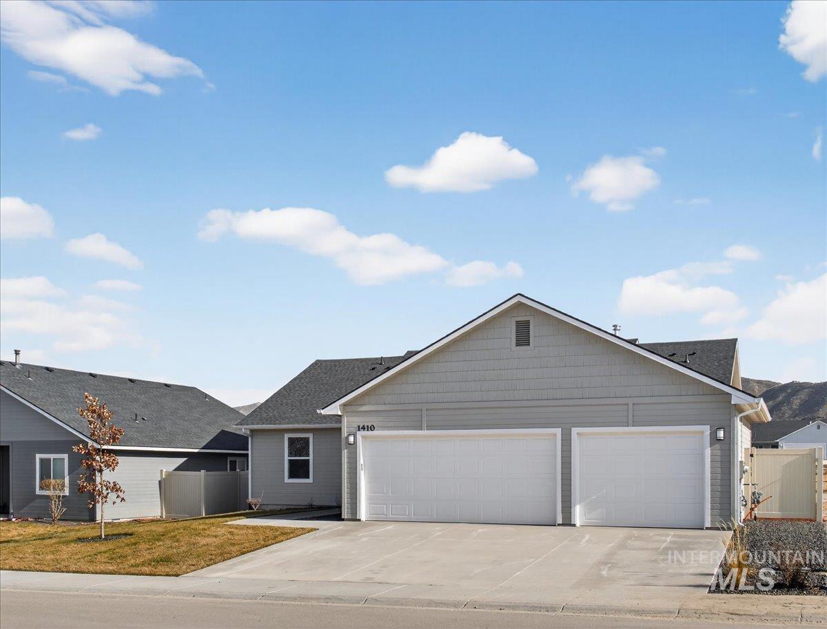 1410 Regency Way, Emmett, Idaho 83617, 3 Bedrooms, 2 Bathrooms, Residential For Sale, Price $427,000,MLS 98974482