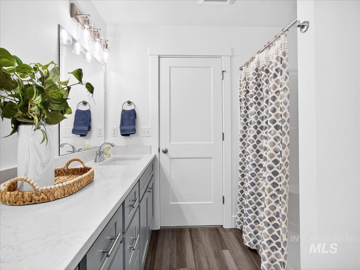 1410 Regency Way, Emmett, Idaho 83617, 3 Bedrooms, 2 Bathrooms, Residential For Sale, Price $427,000,MLS 98974482