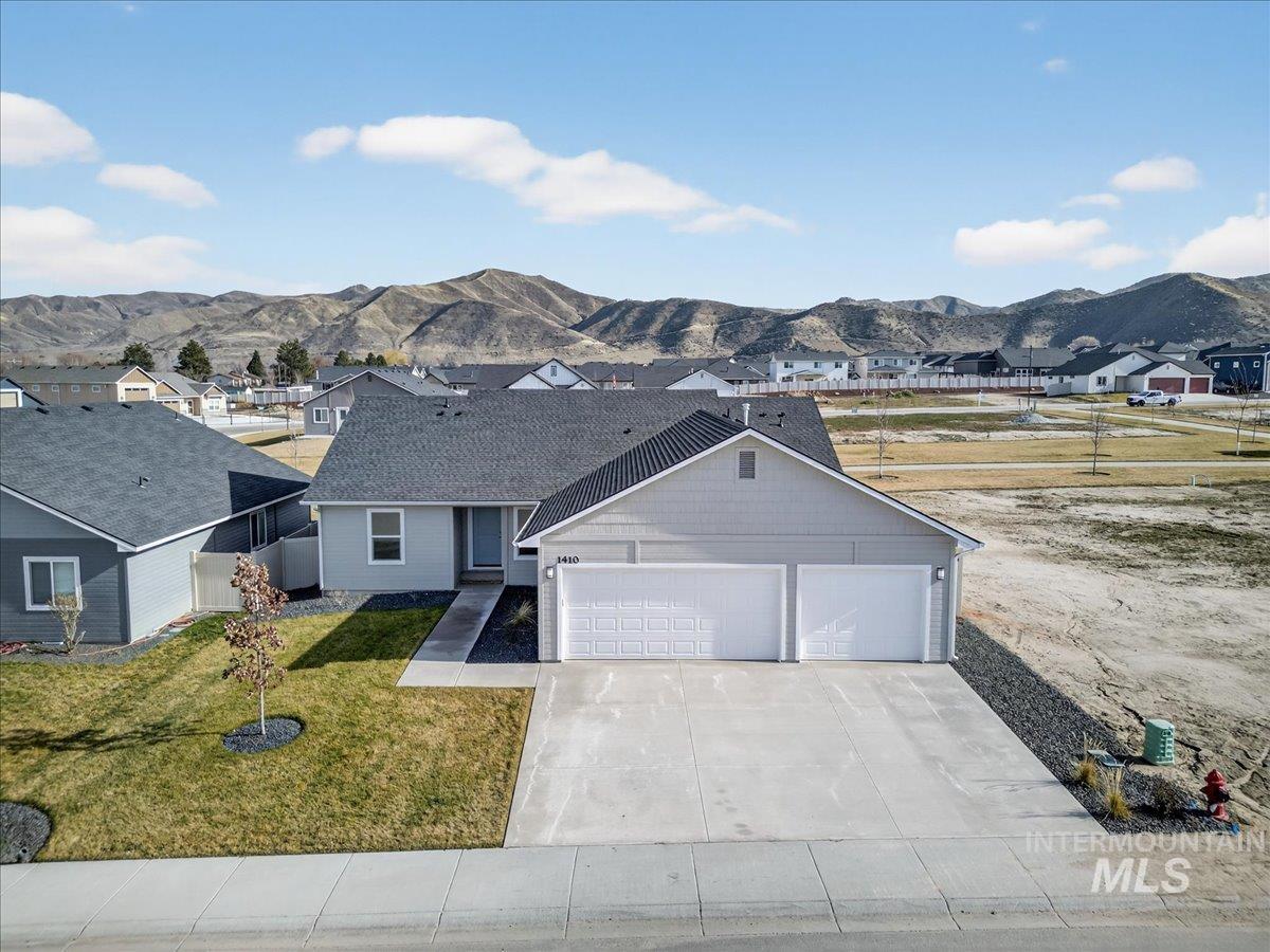 1410 Regency Way, Emmett, Idaho 83617, 3 Bedrooms, 2 Bathrooms, Residential For Sale, Price $427,000,MLS 98974482